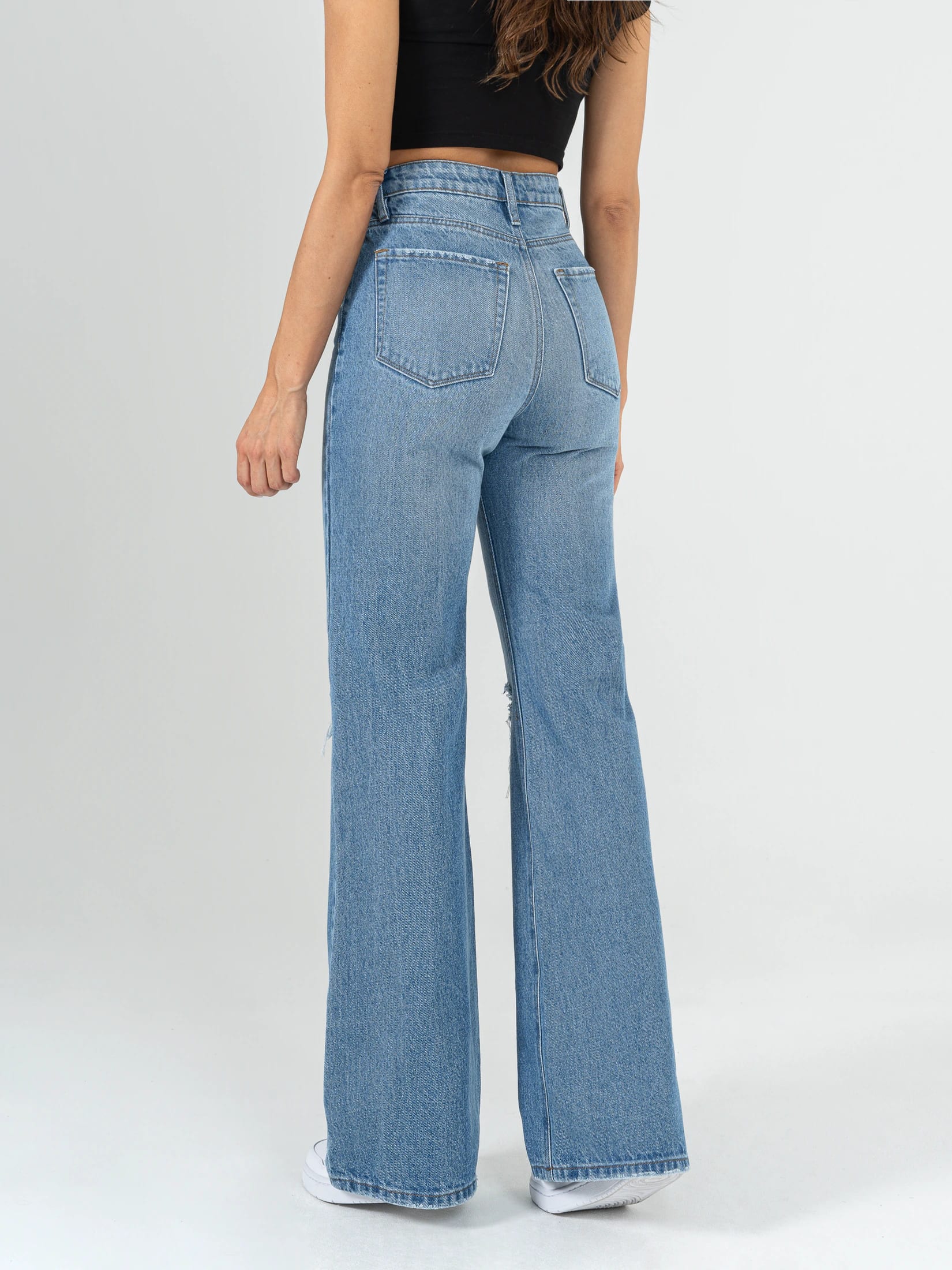 Ref: 064238 Jean Mom Flare, rígido, tiro alto, tono azul medio con rotos, diseño cinco bolsillos - imagen 4