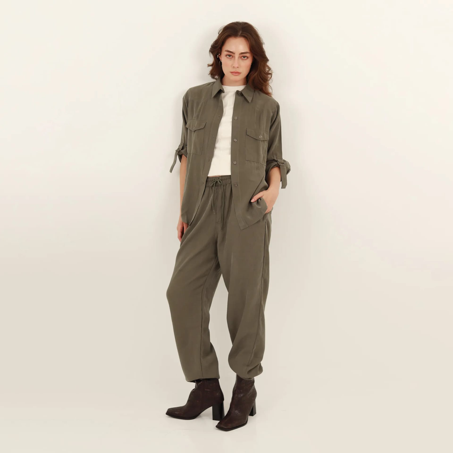 Pantalón bota recta con elastico en cintura y cordón - imagen 2