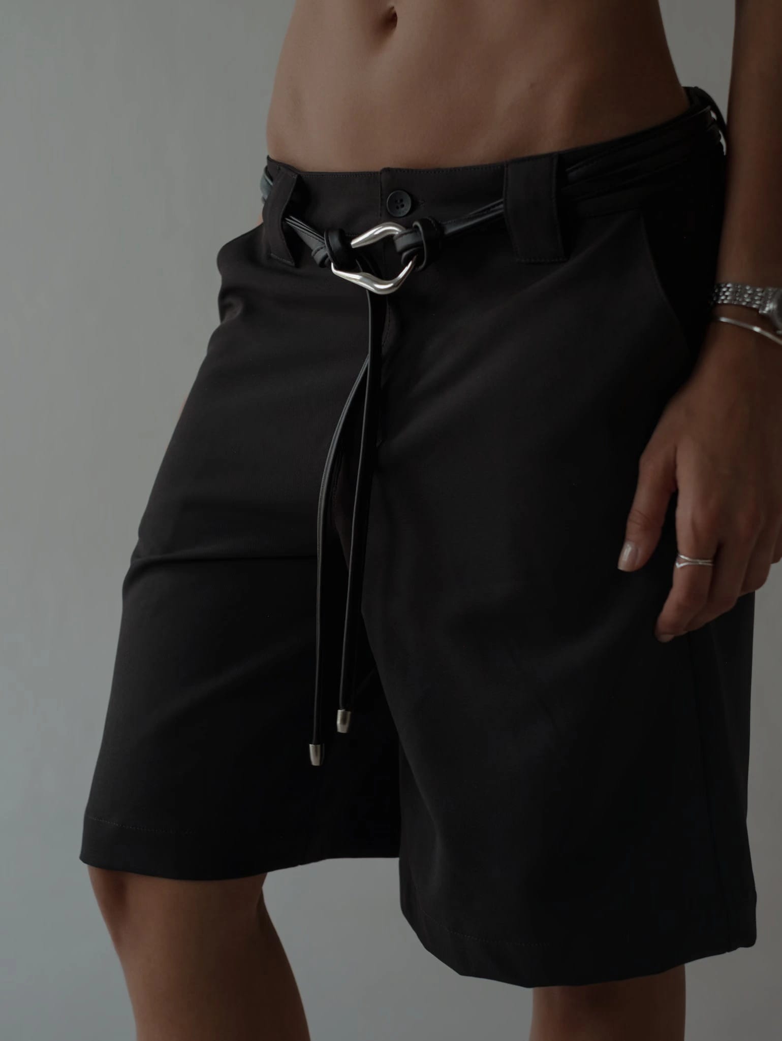 LONG CLASSIC SHORTS - BLACK - imagen 5