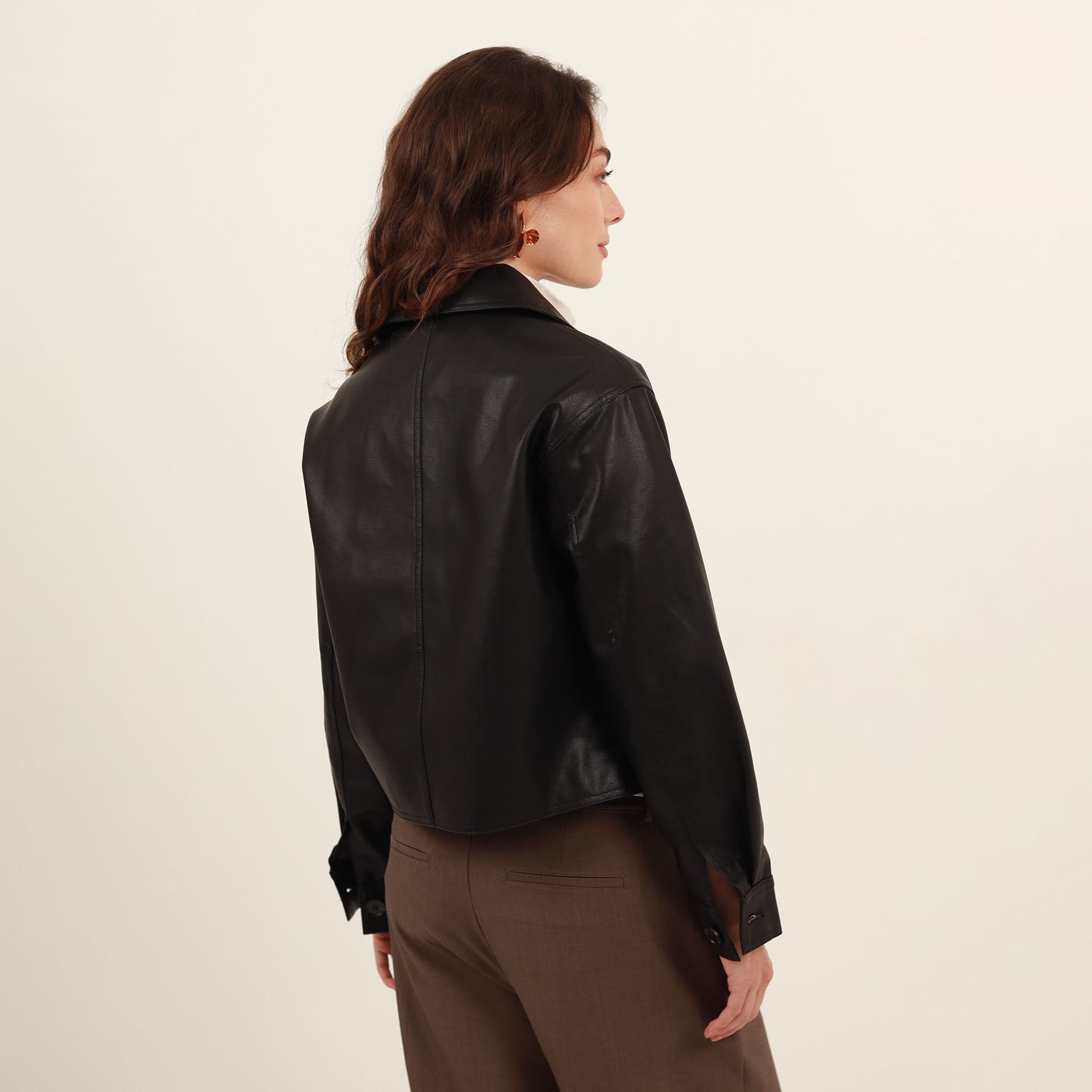 Chaqueta cazadora en cuero sintetico - imagen 5