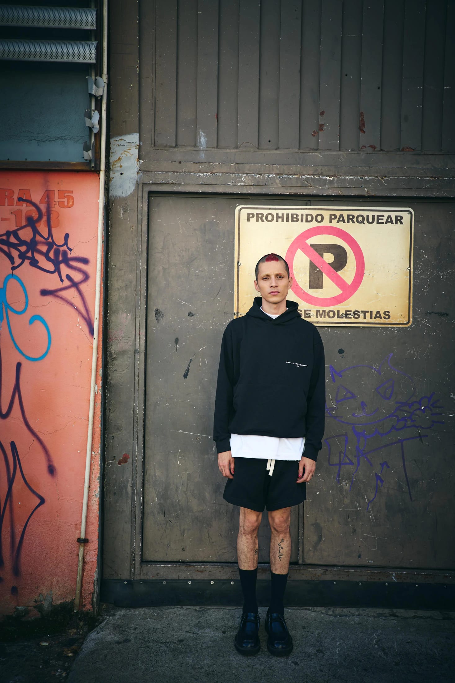 GARMENTS BLACK HOODIE - imagen 2