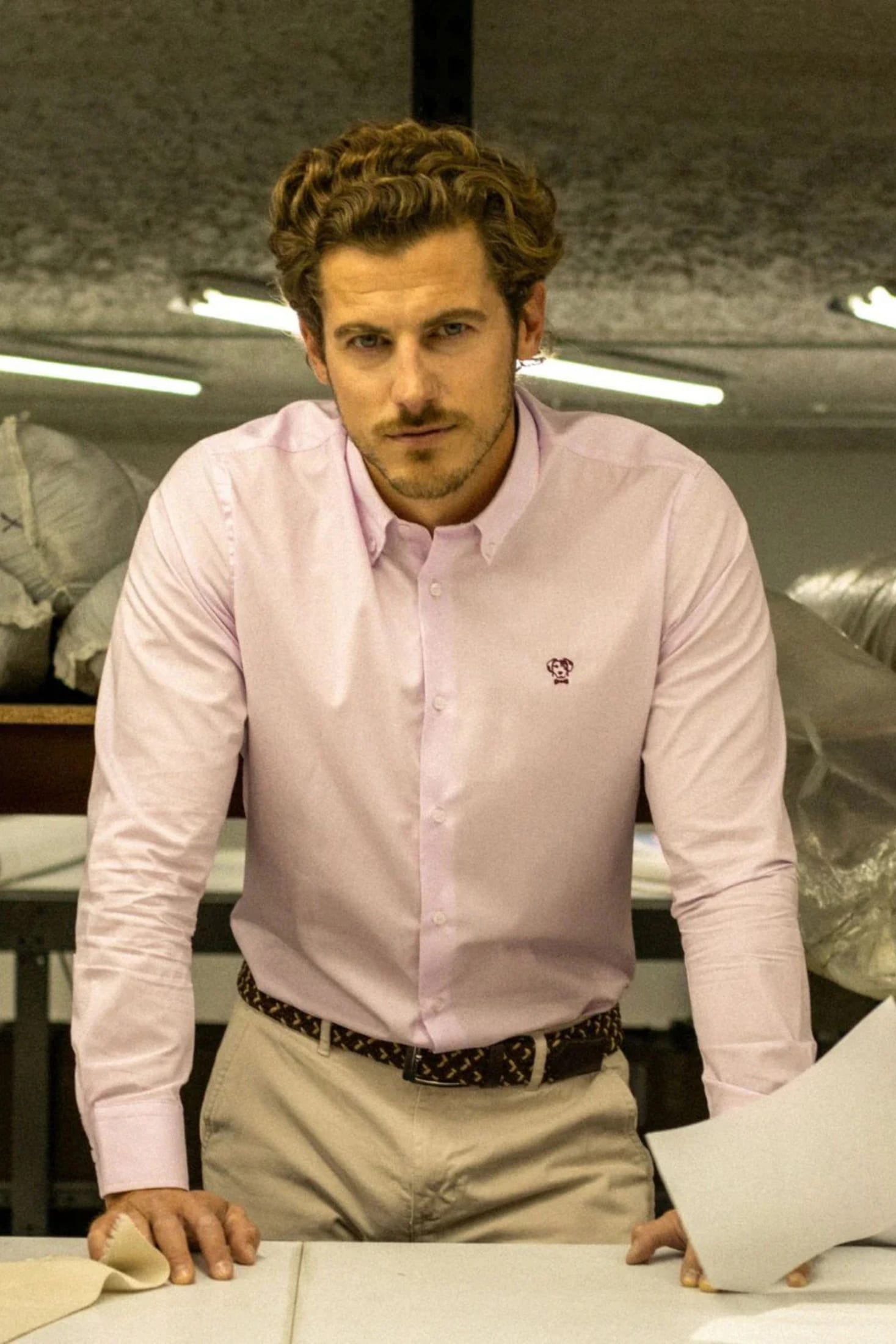 Camisa Antimanchas Popelina Light Pink Logo Burgundy - Talla Regular - imagen 1