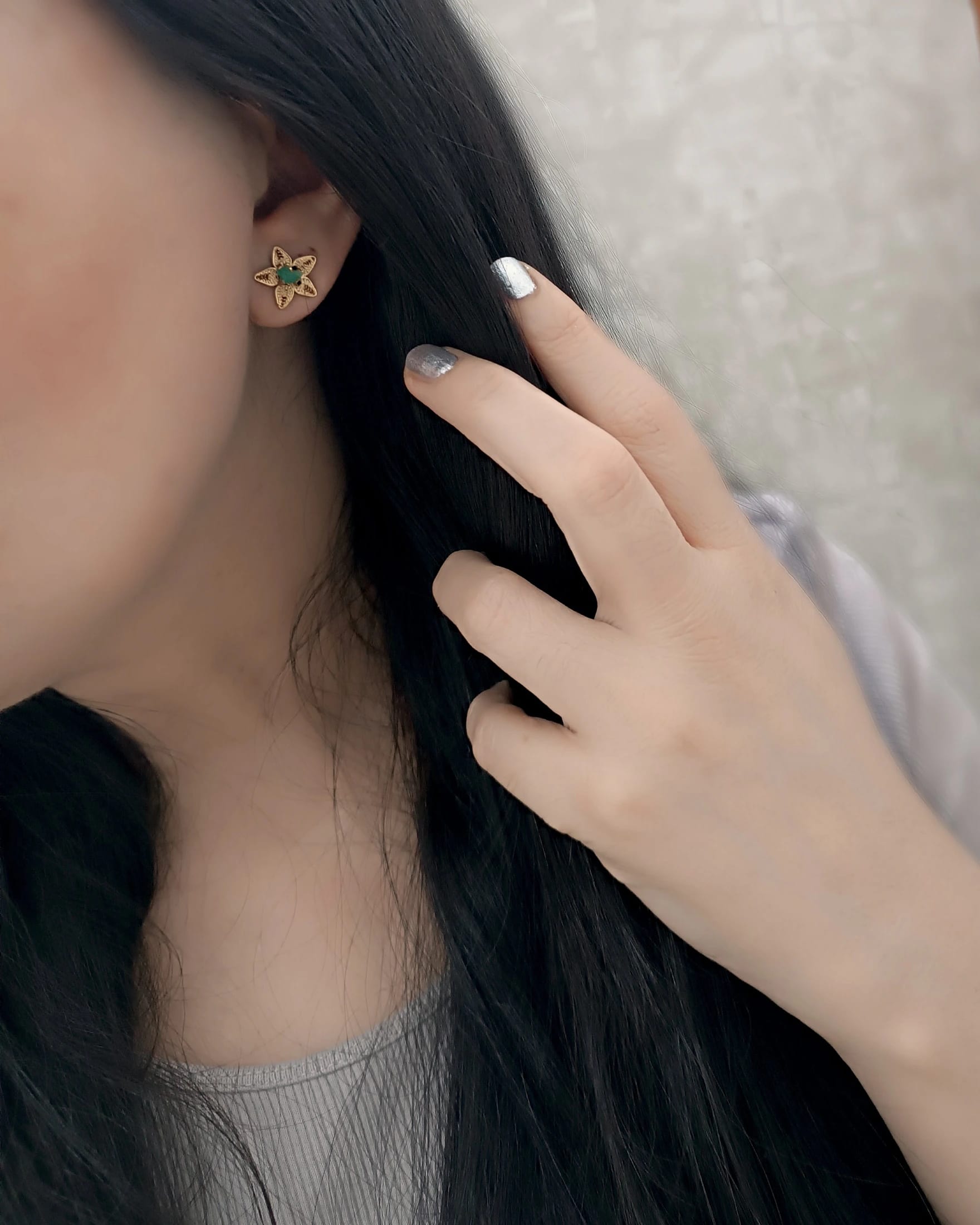 Aretes mini filigrana  y esmeralda estrellita - imagen 3