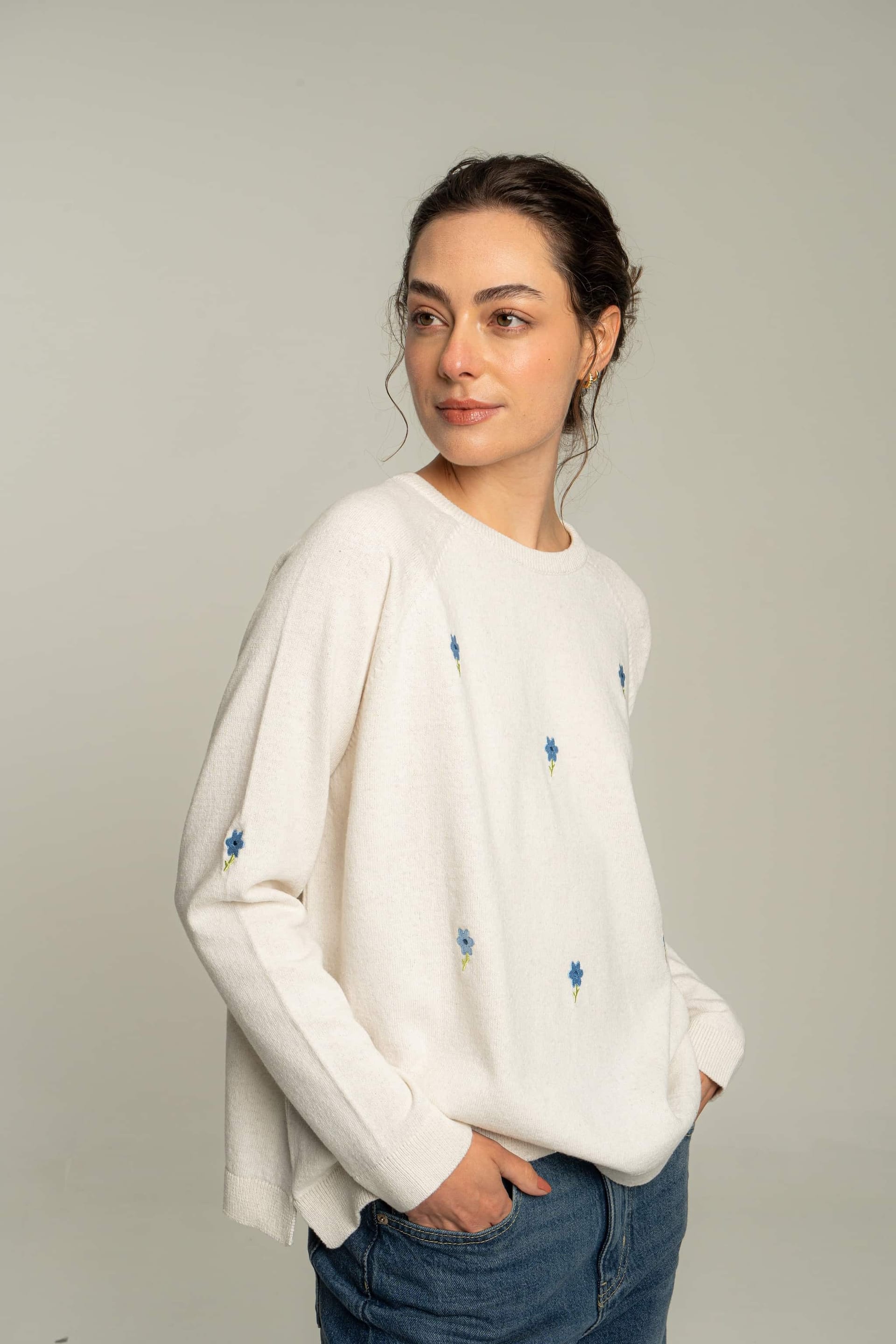Sweater flores bordadas - crudo - imagen 3