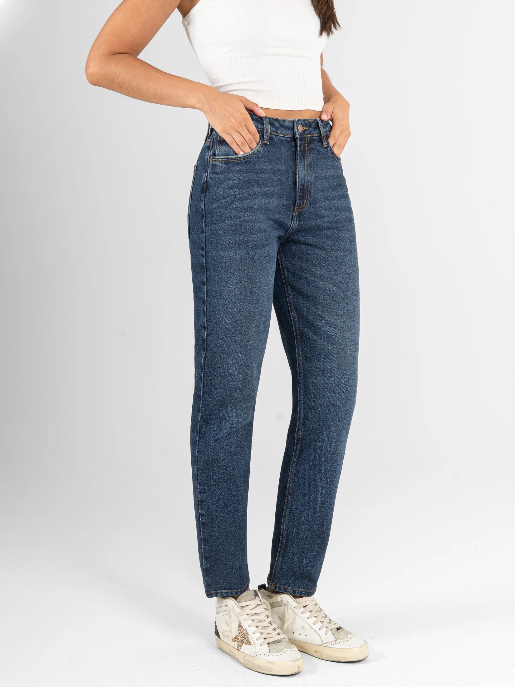 Ref: 066589 Jean Mom fit, slim cropped, stretch, tiro alto, tono azul oscuro - imagen 3