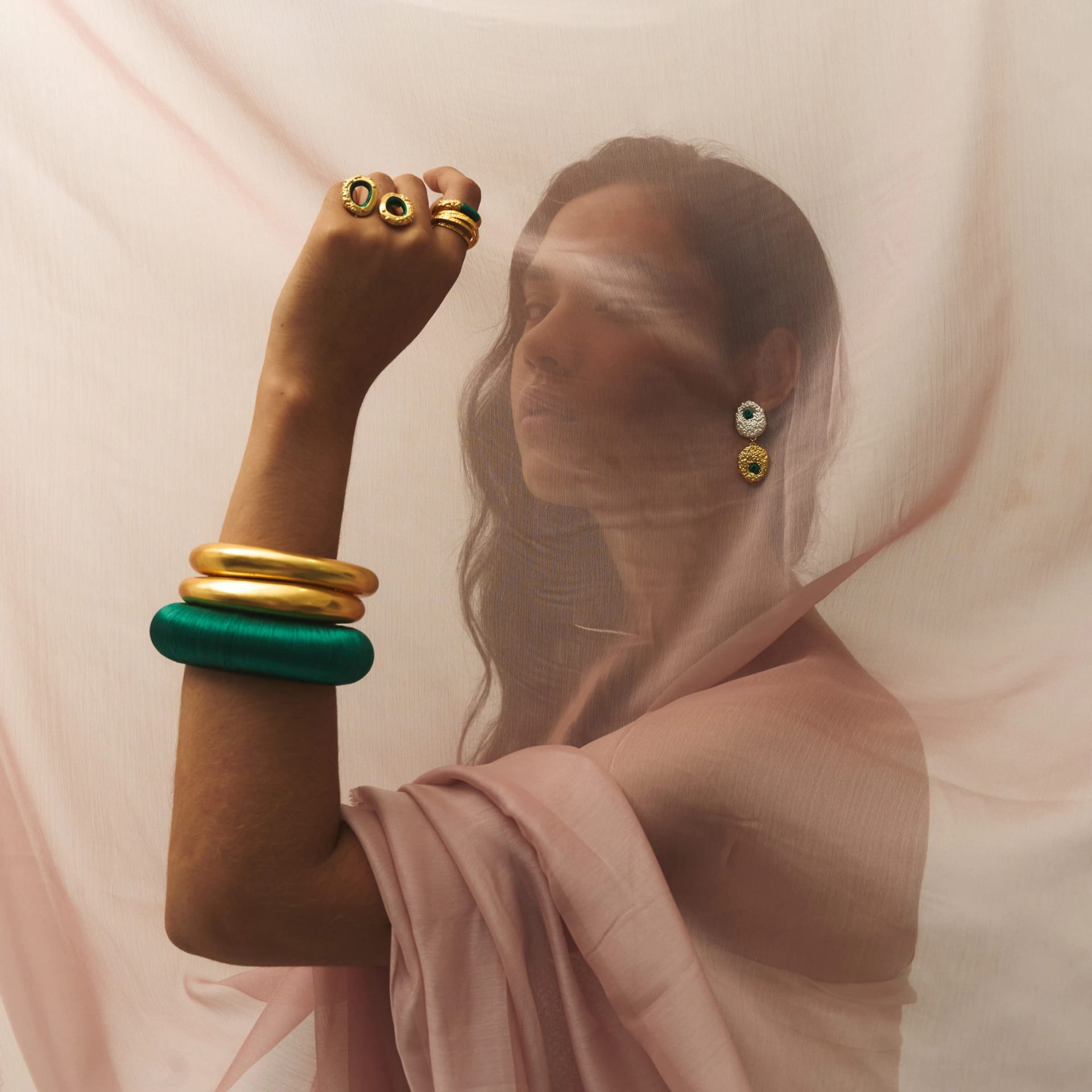 The Four Earrings - imagen 2
