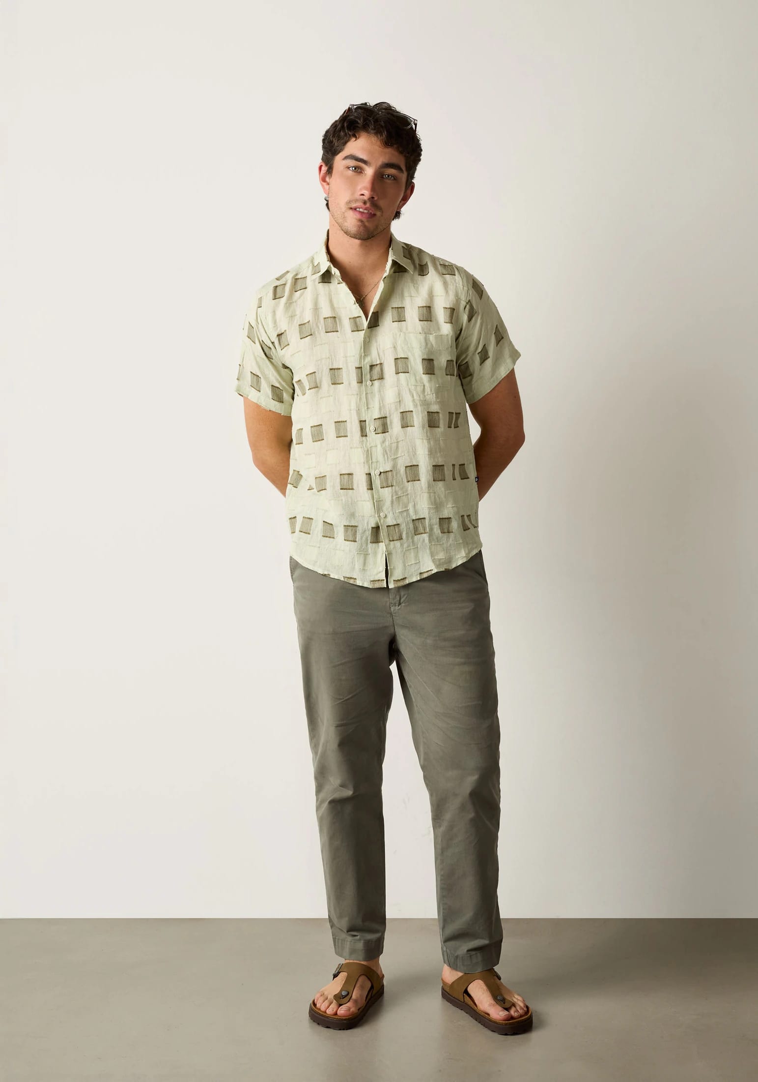 Camisa Lino Harlem Bordado Verde Claro - imagen 1
