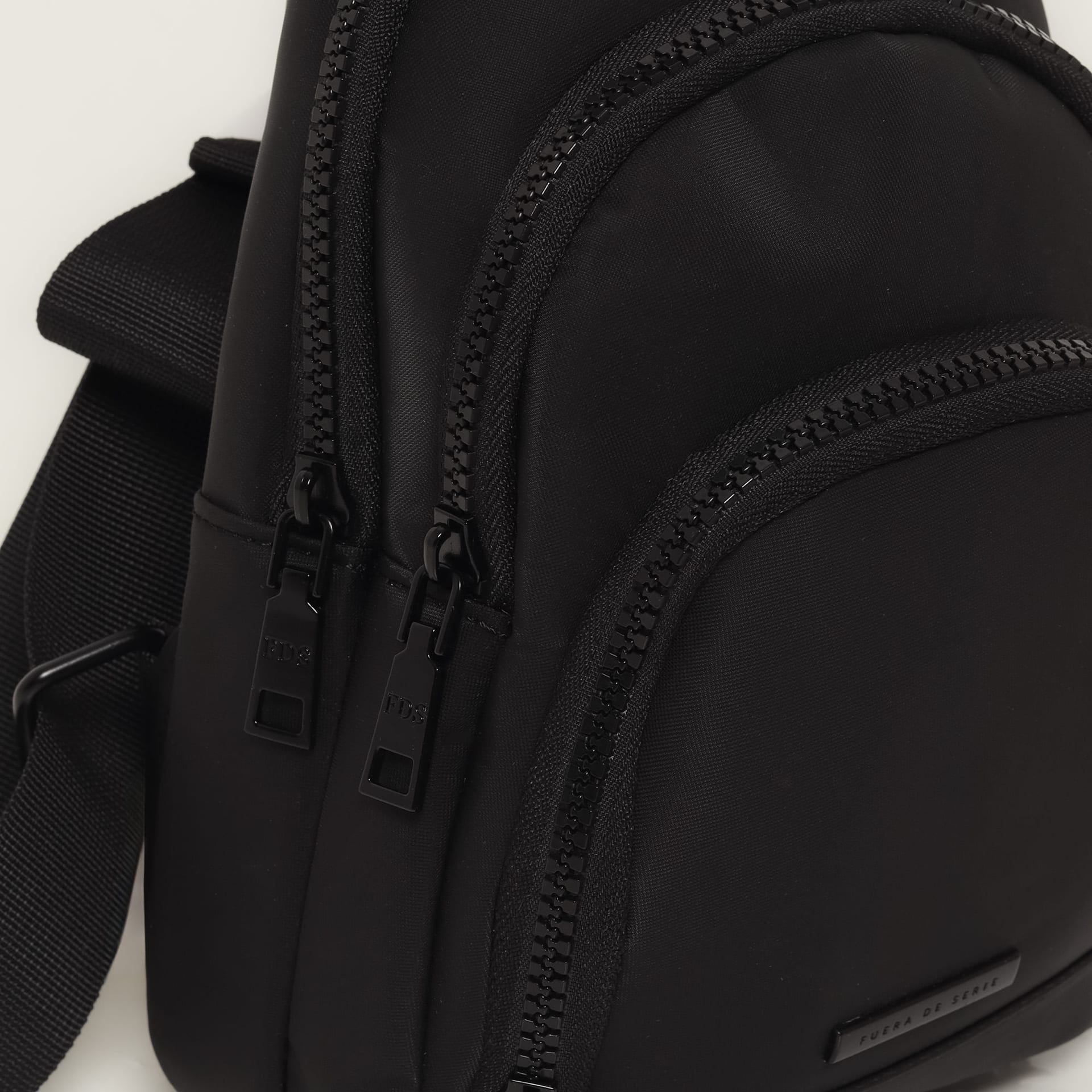 Bolso estilo canguro pequeño - imagen 4