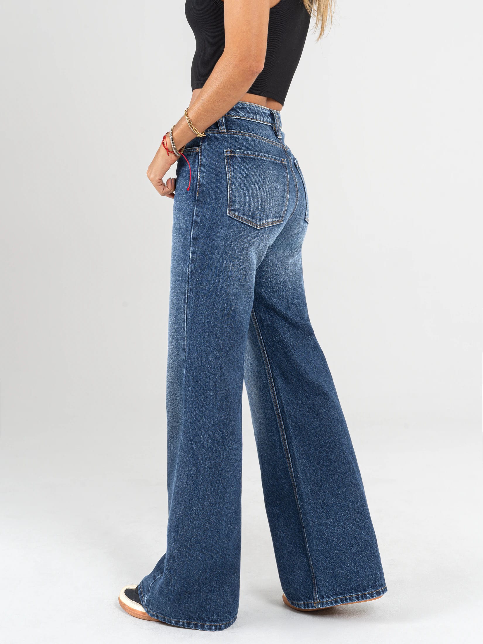 Ref: 064976 Jean Mom Flare, rígido, tiro alto, tono azul oscuro, detalle en pretina. - imagen 3