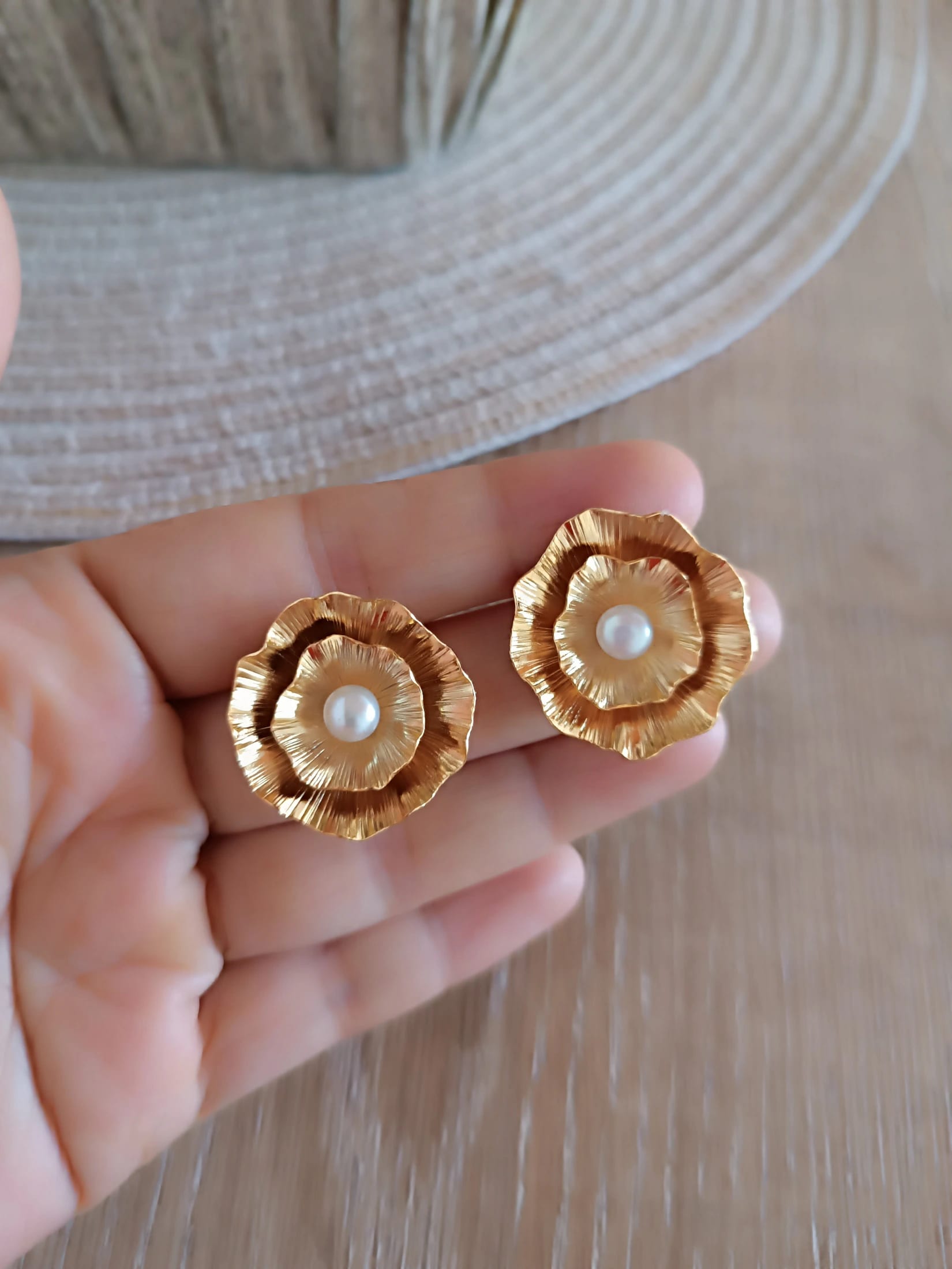 Aretes dorados con perla, Candela - imagen 3