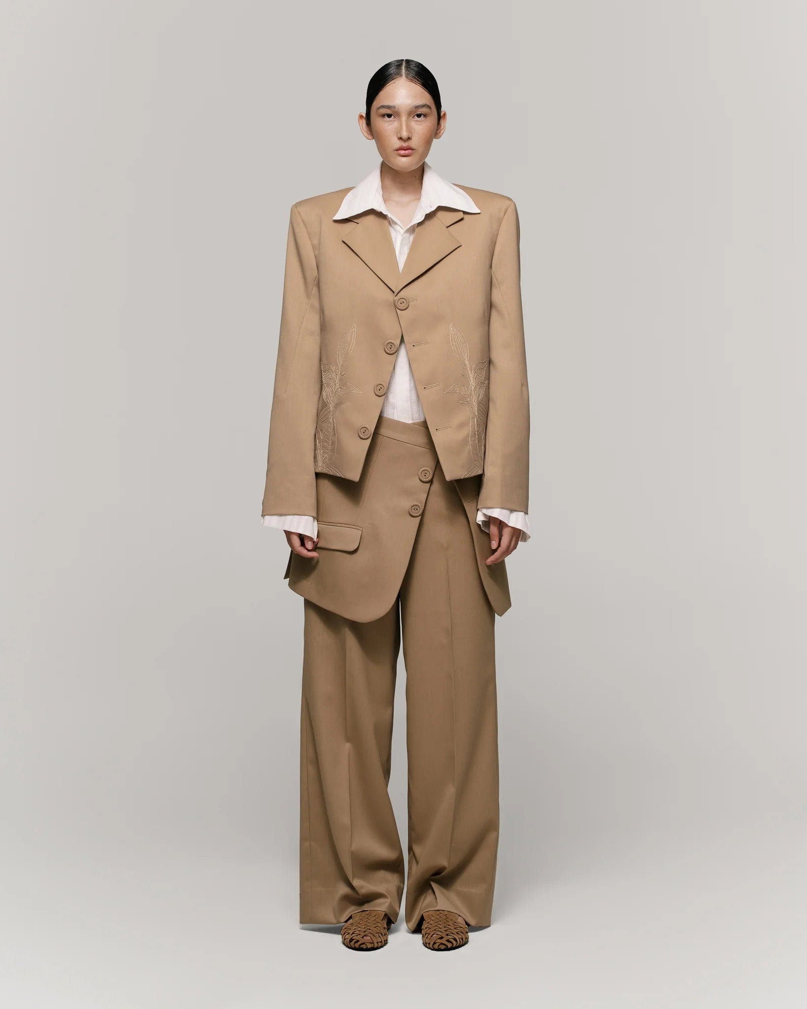 Traje Ambar - imagen 1