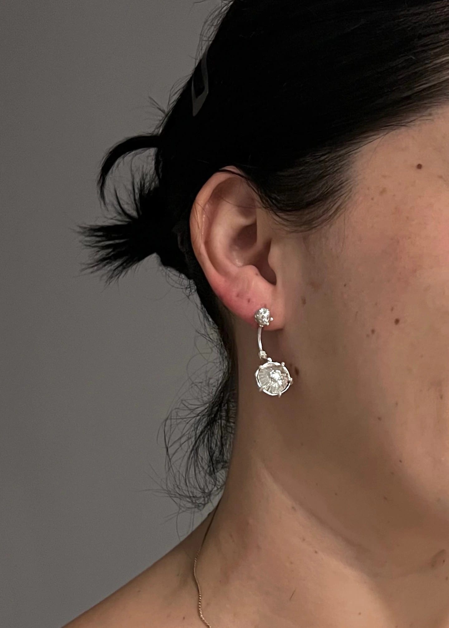 Aretes mini sombrerito plata - imagen 2