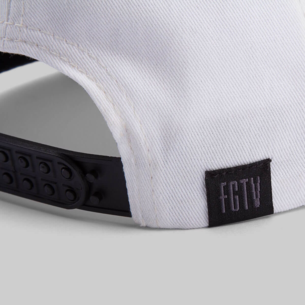 GORRA ELEMENTAL BLACO MARFIL / NEGRO - imagen 2