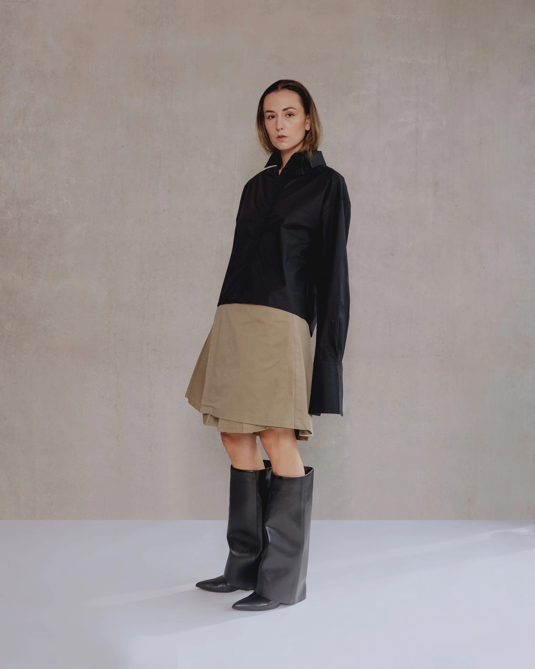 Front Row Black Shirt - imagen 1