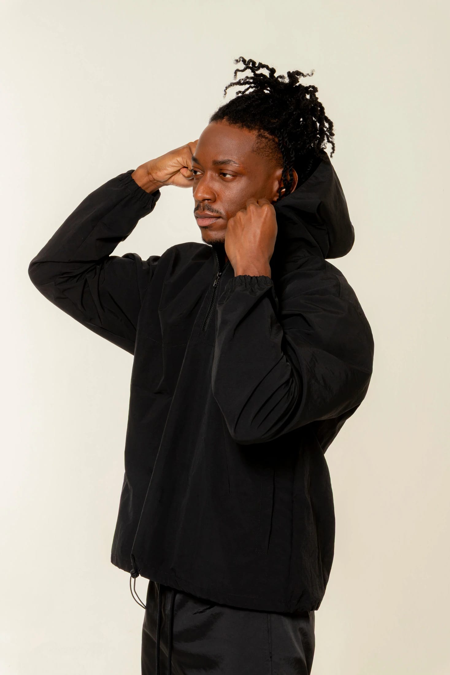 CHAQUETA ROMPEVIENTOS COLOR NEGRO - imagen 5