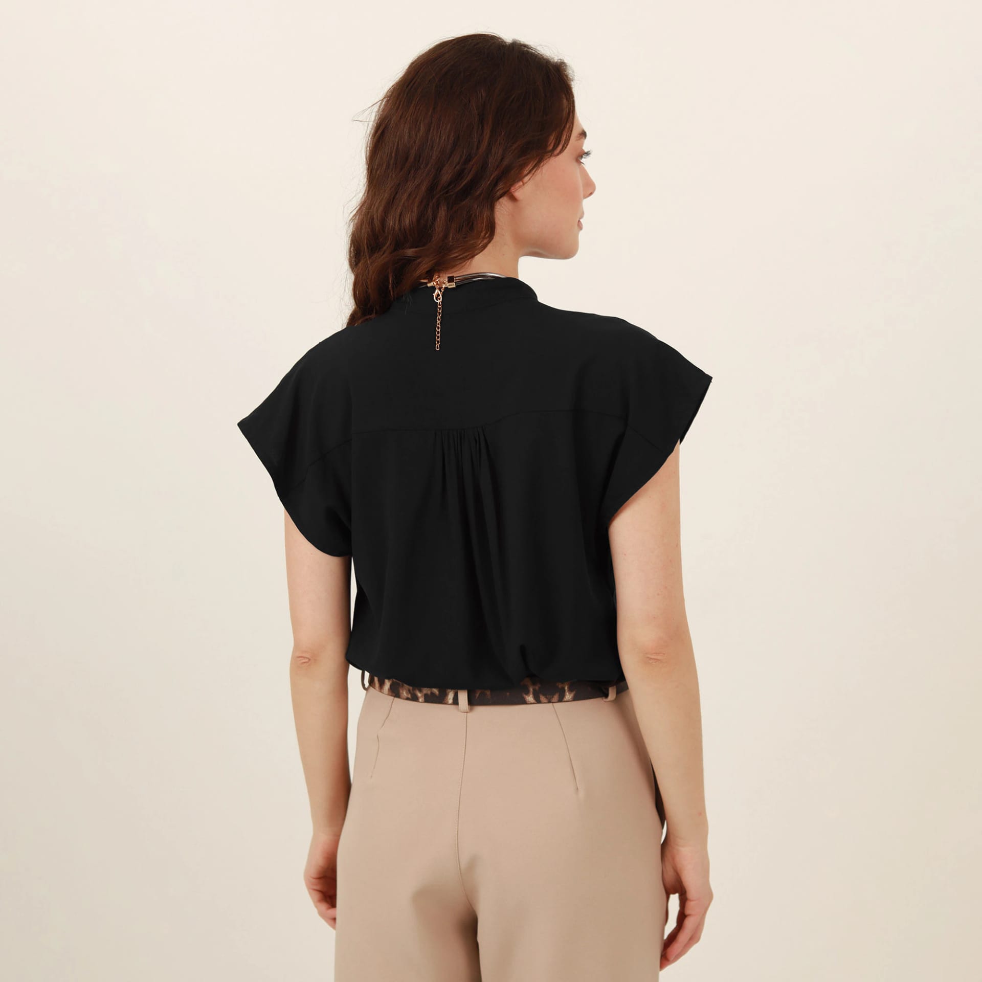 Blusa abierta cuello nerú manga sisa rodada - imagen 13