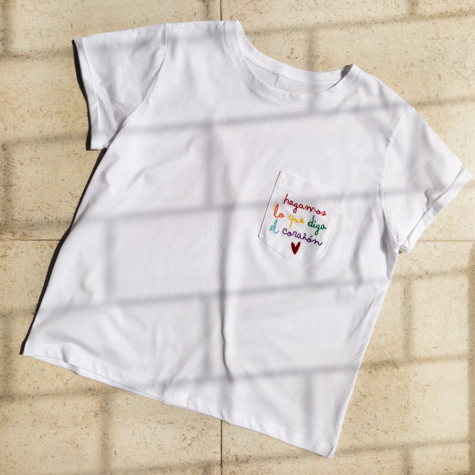 Hagamos Lo Que Diga El Corazón Embroidered Oversized Tee - imagen 4
