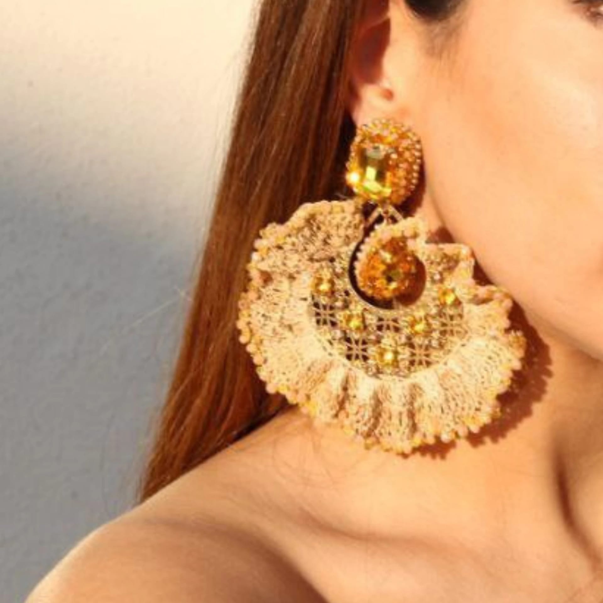 Golden Radiance Earrings - imagen 2