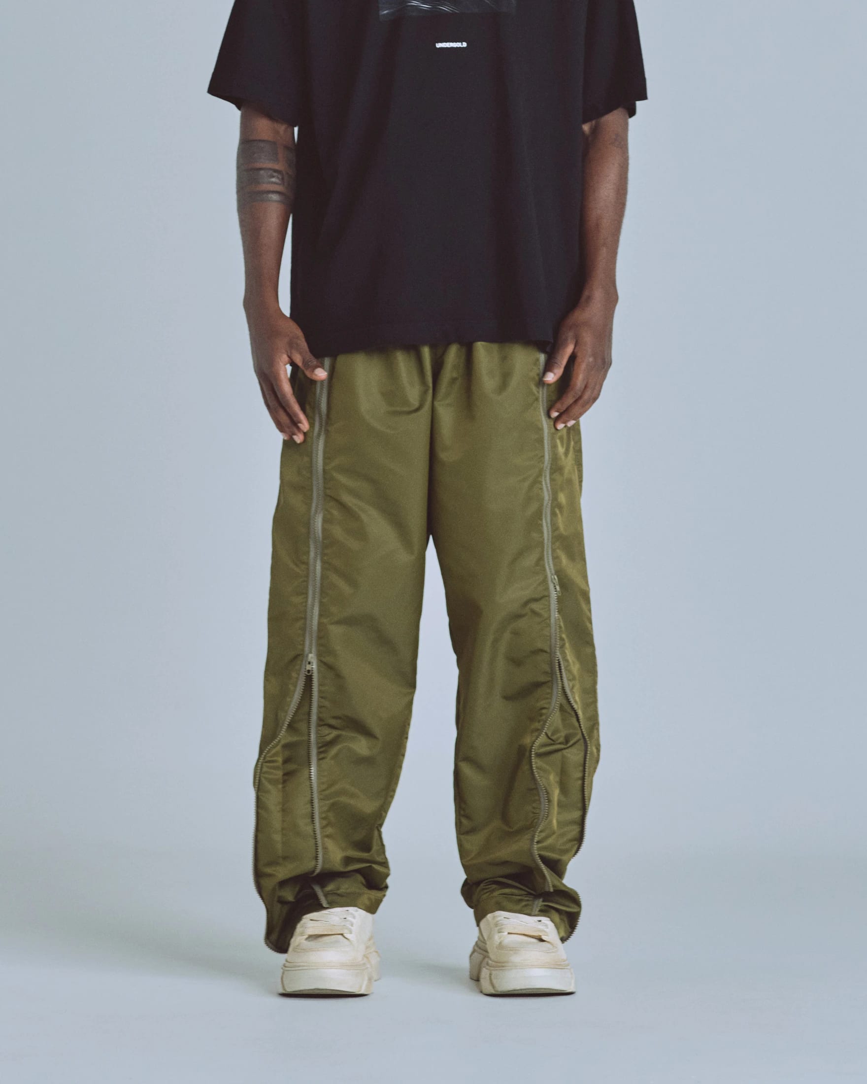 Basics Panelled Zip Up Cargo Pants Green - imagen 2