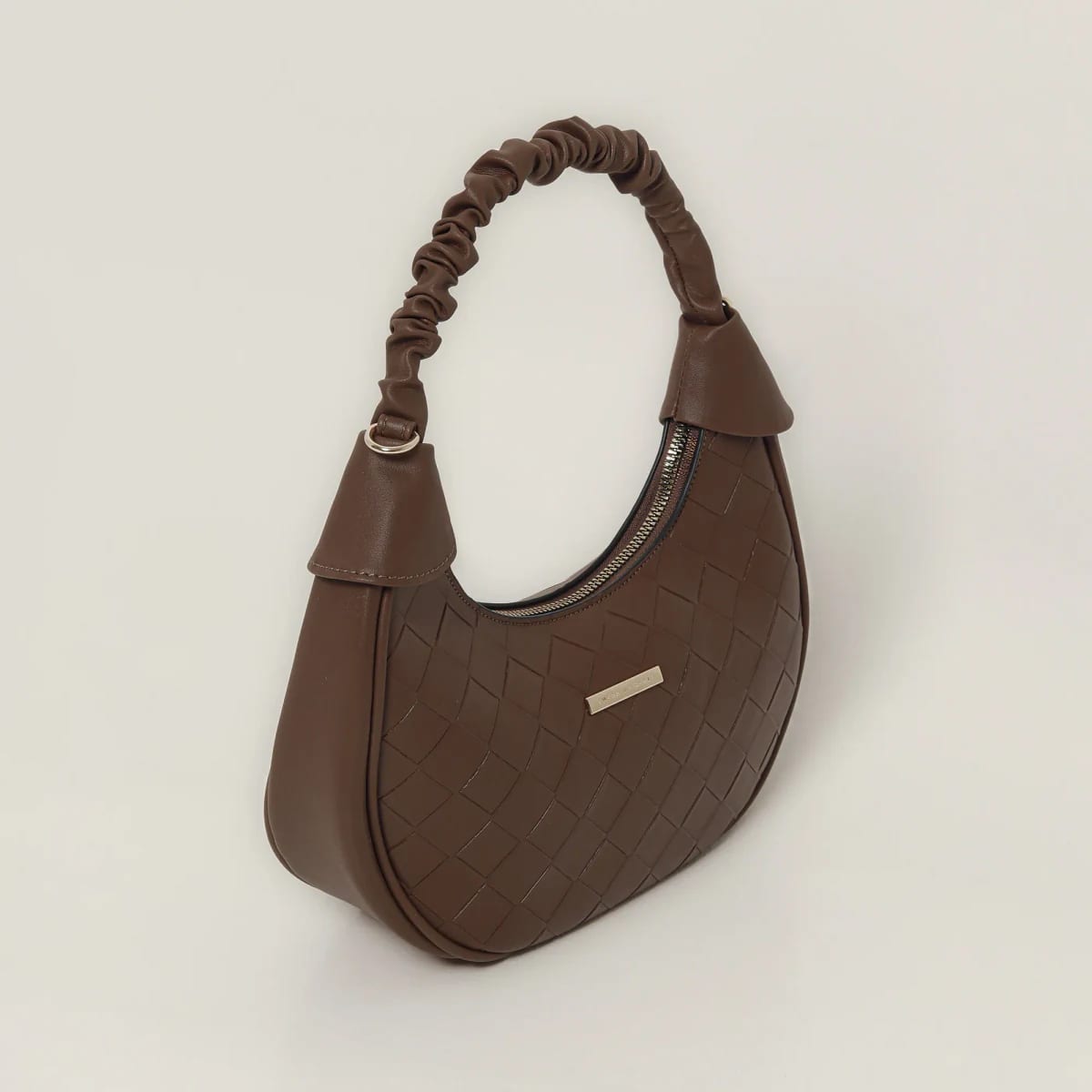 Bolso de hombro con textura - imagen 4