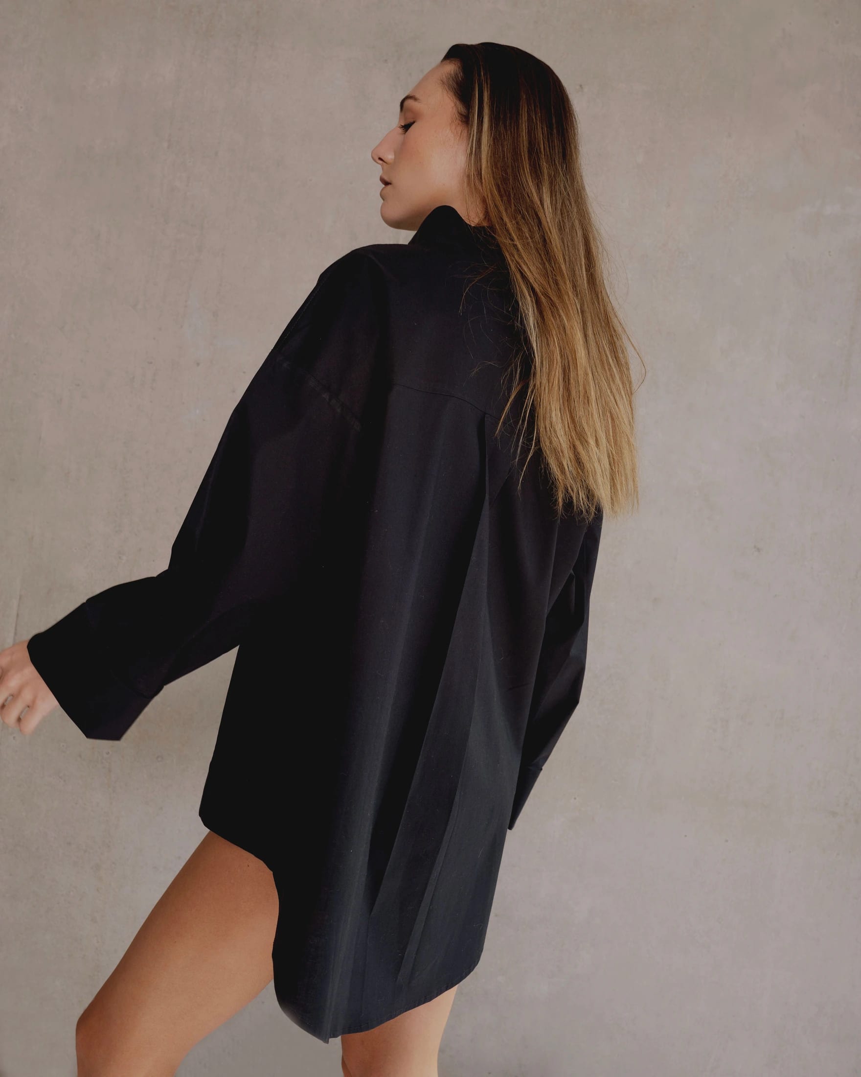 Asymmetric Black Shirt - imagen 4