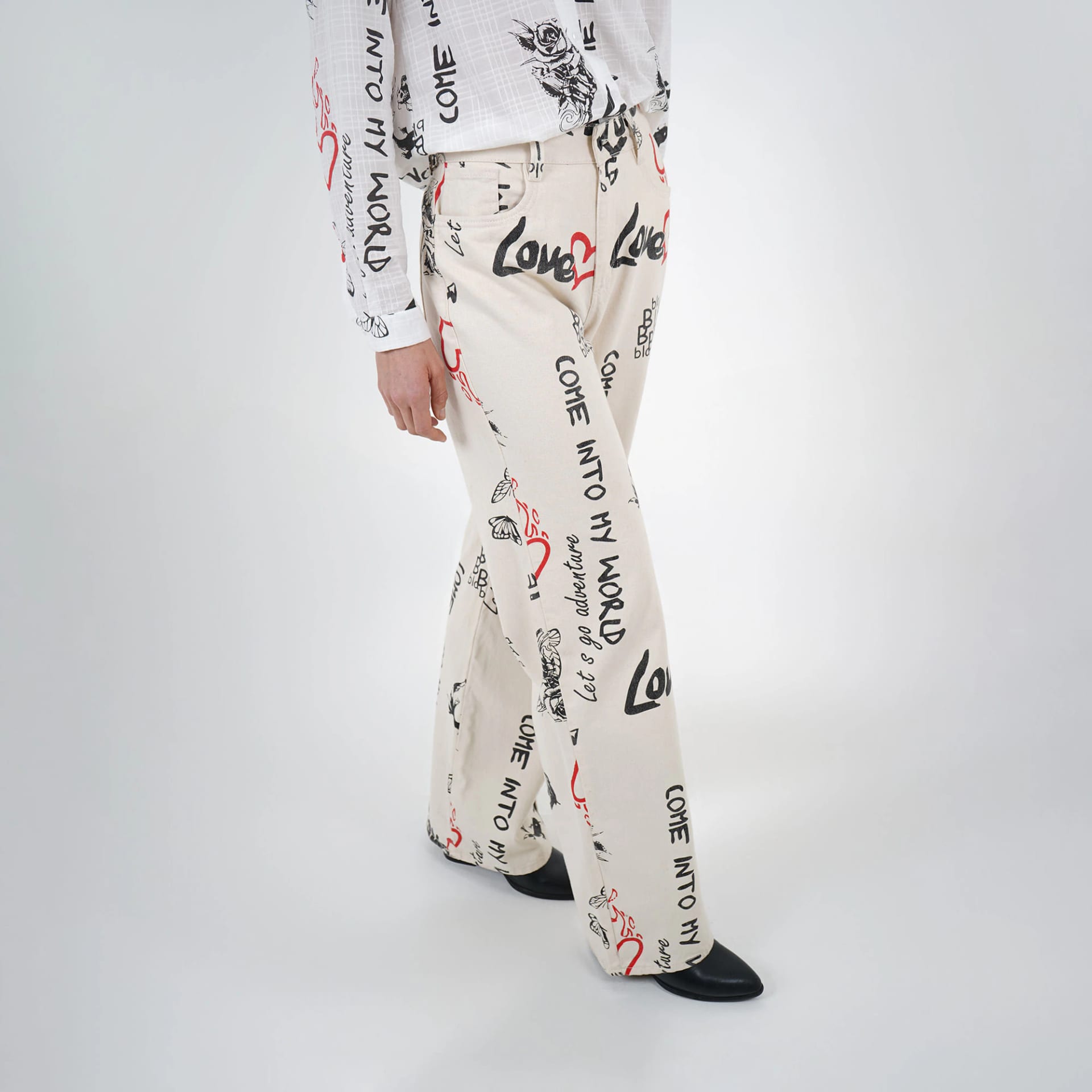 Pantalón estampado textos bota recta - imagen 10