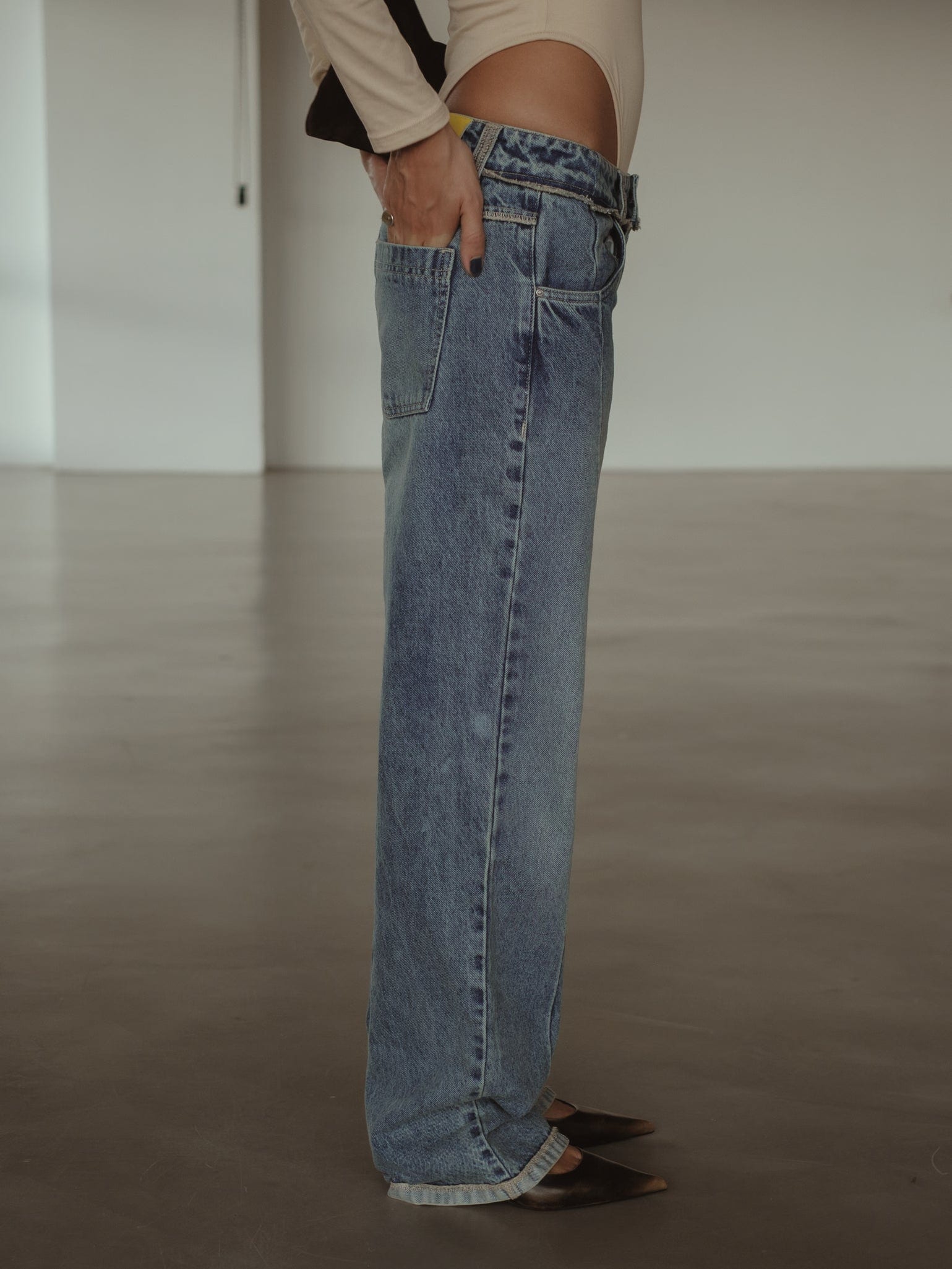 SPLIT LEG STRAIGHT JEAN - SOFT CLASSIC BLUE - imagen 6