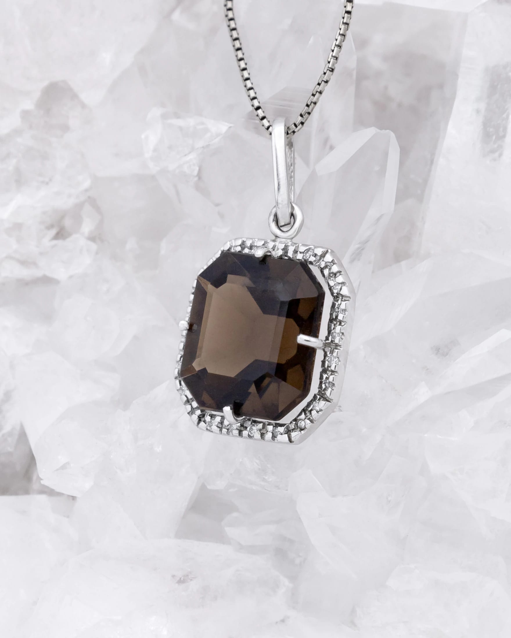 Dije Cuarzo Humo con Diamantes en Oro Blanco 18K - imagen 1