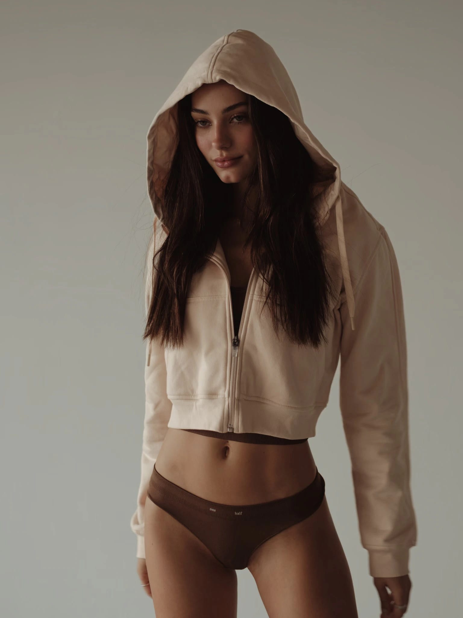 STRETCHY SEAMLESS THONG - SEPIA - imagen 2