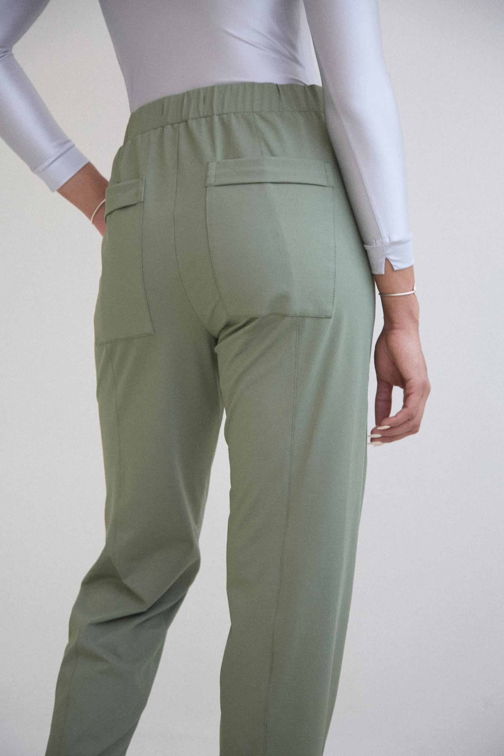 Pantalón Tech Clásico Verde Oliva MAGO - imagen 3