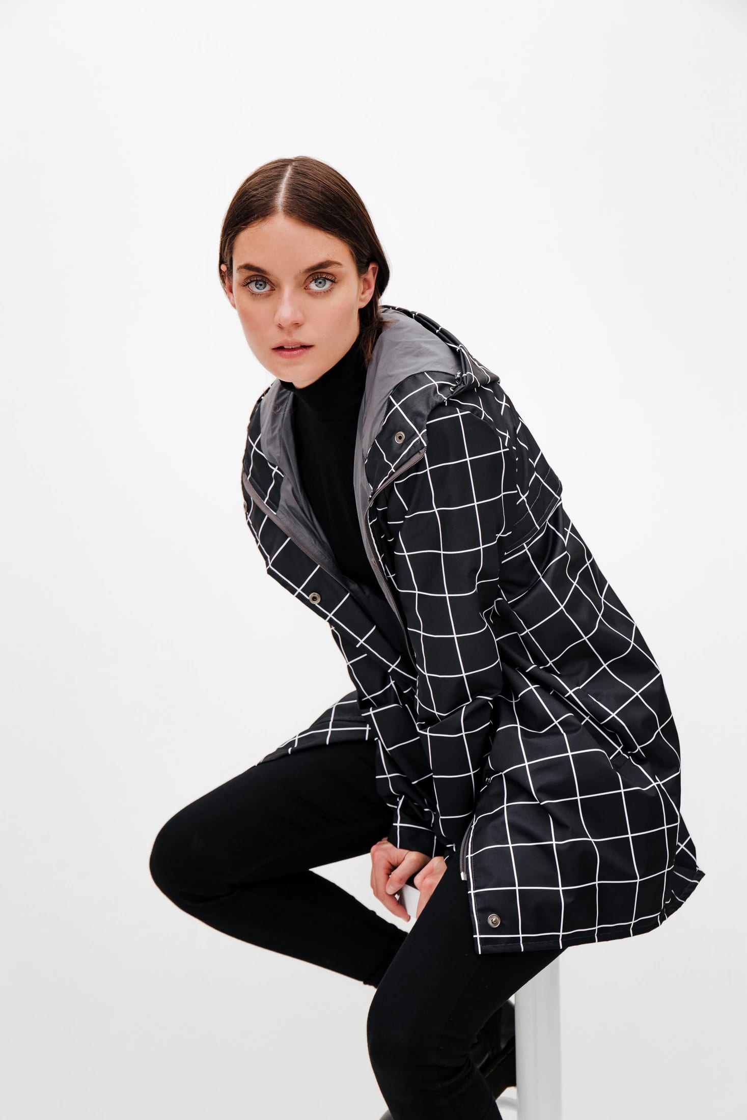 RAINCOAT GRID (PRE-ORDER) - imagen 1