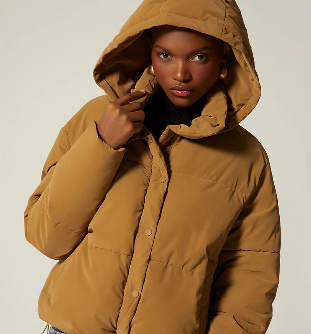 Chaqueta acolchada con capucha - imagen 15