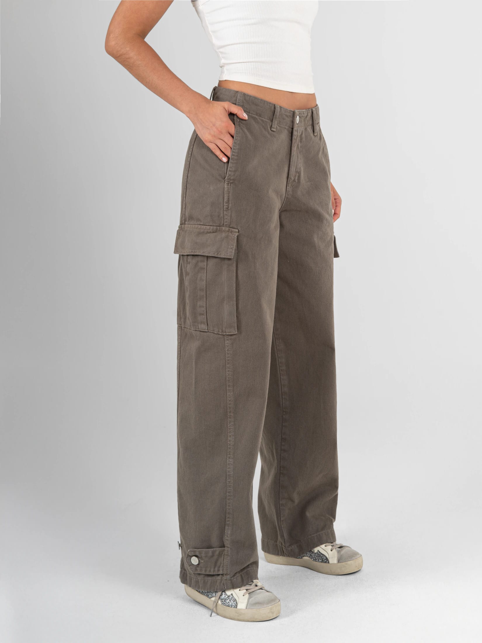 Ref: 0620485 Pantalón Cargo rígido, tiro alto, tono verde, diseño con bolsillos laterales - imagen 3