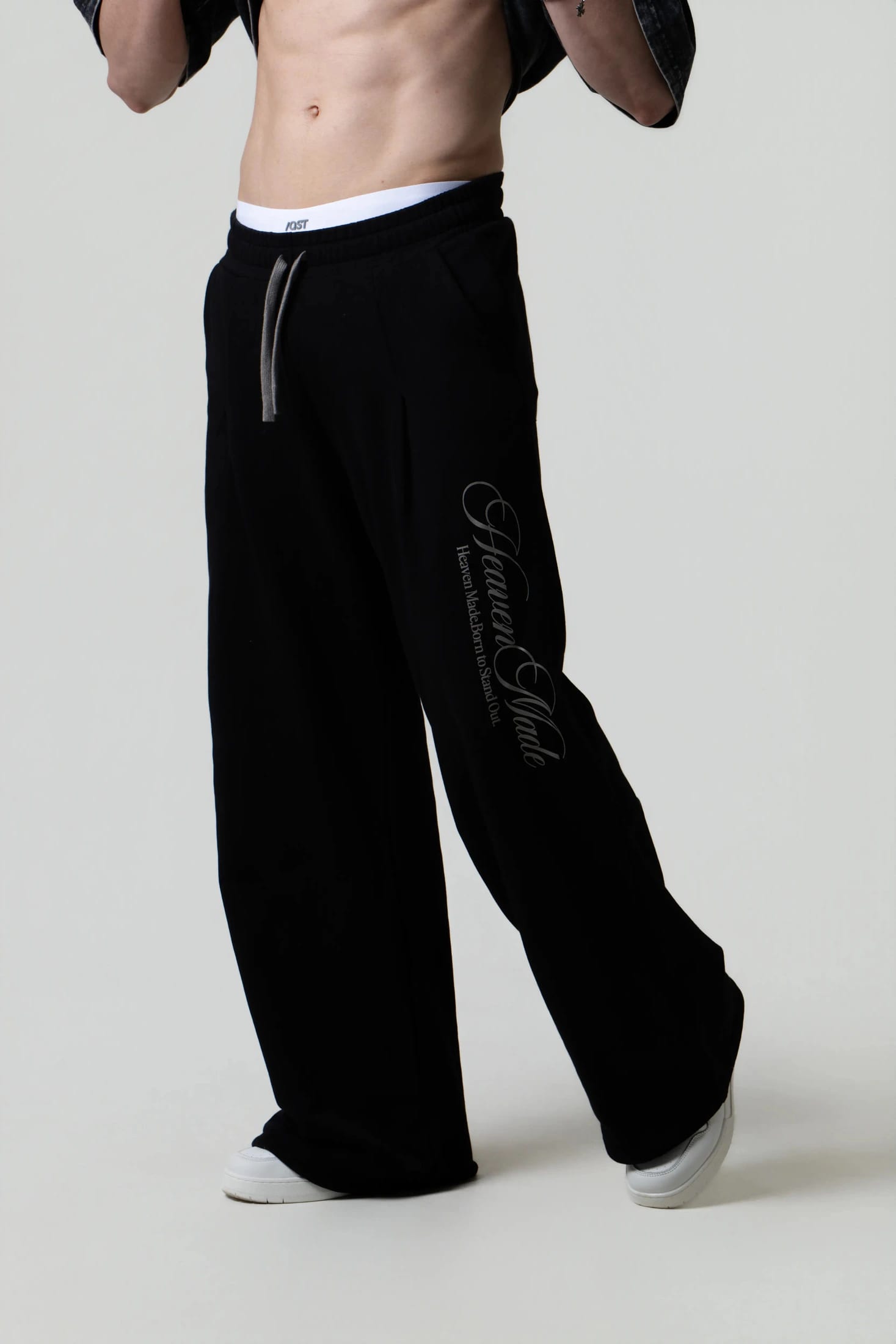 PANTALON SUDADERA COLOR NEGRO - imagen 2