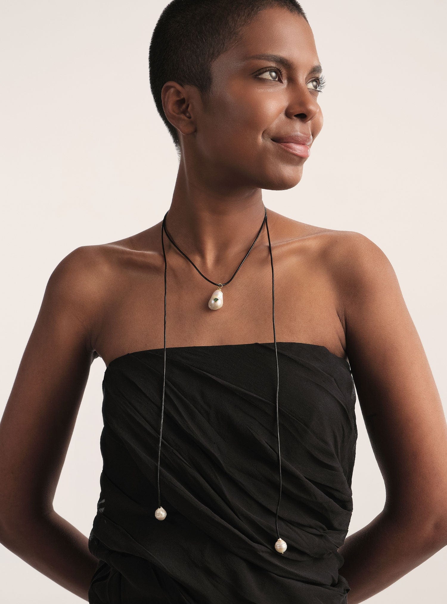Midnight Emerald Pearl Long Necklace - imagen 6