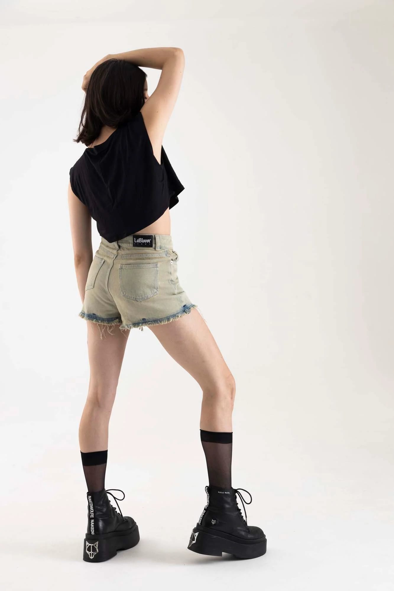 BLACK ACID DENIM SHORT - imagen 20