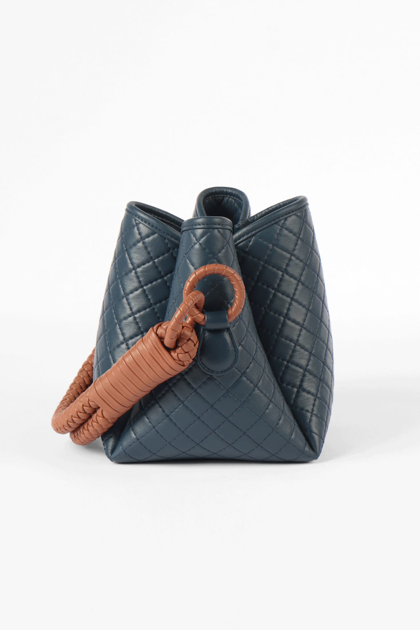 Tulip Mini  Bucket Bag, Navy Blue & Brandy - imagen 3