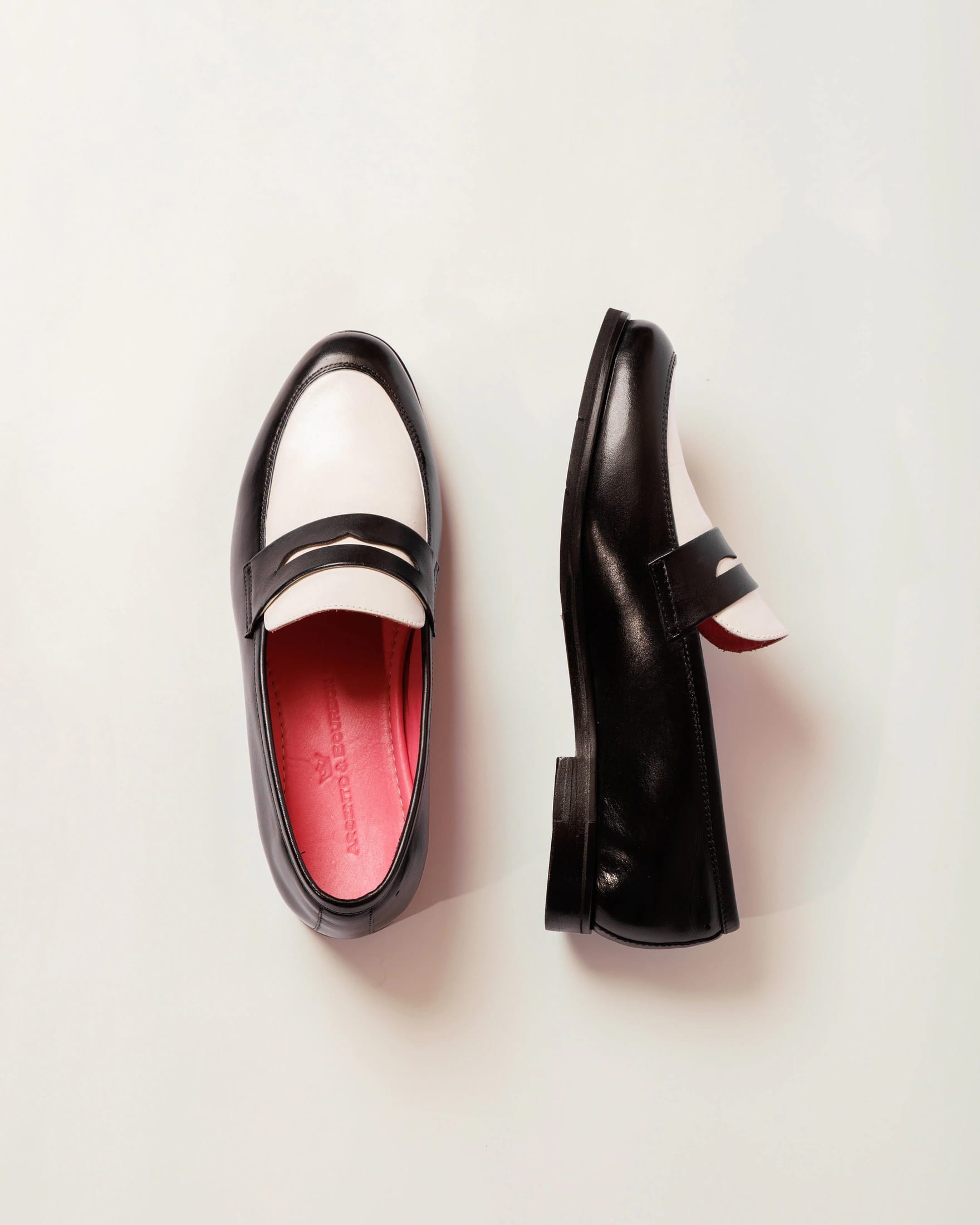 Mocasín Alessa Negro-Blanco Suela Clásica - imagen 3
