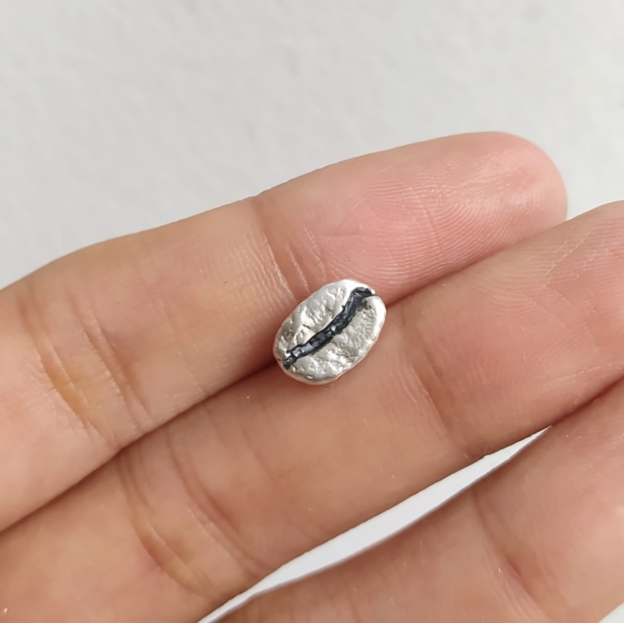 Pin Café Caturra en plata envejecida - imagen 2