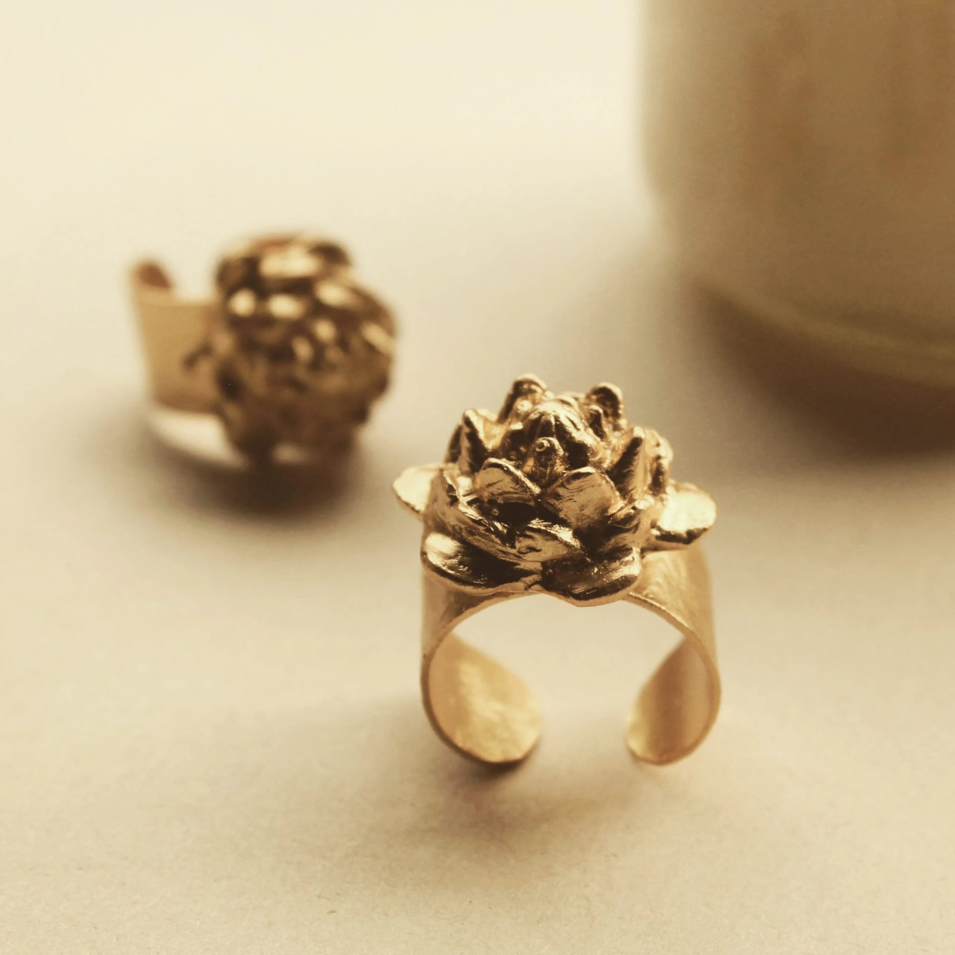 Anillo con flor de loto grande - imagen 4