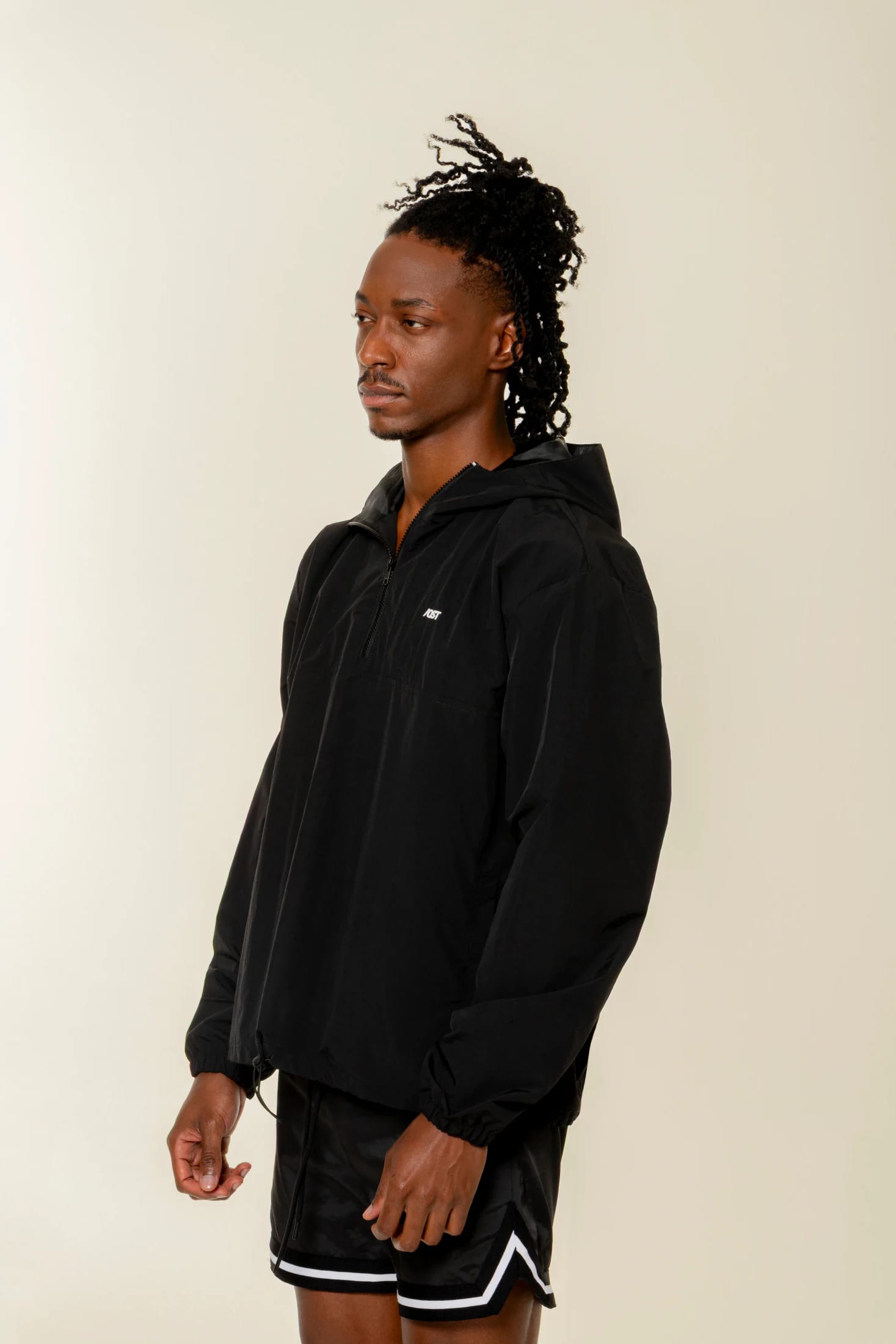 CHAQUETA ROMPEVIENTOS COLOR NEGRO - imagen 2