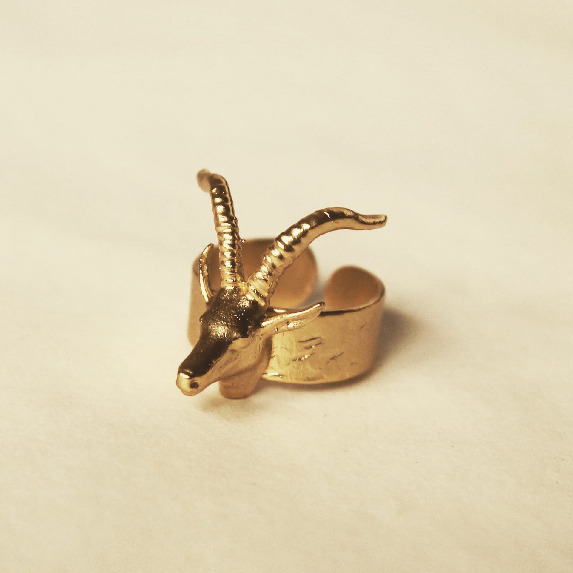 Anillo con cabeza de antílope - imagen 3