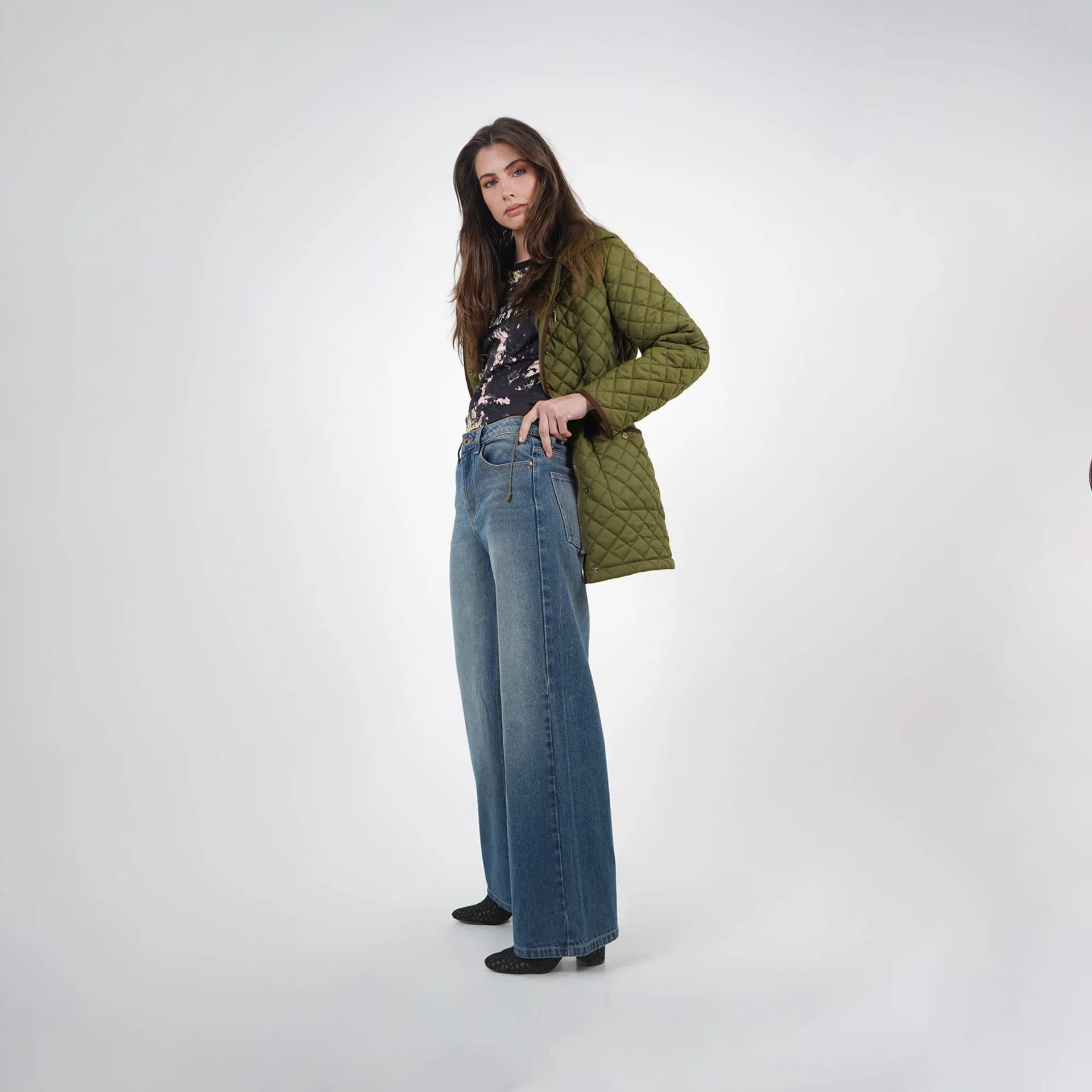 Chaqueta acolchada larga cuello alto con capucha y ajuste en cintura - imagen 32