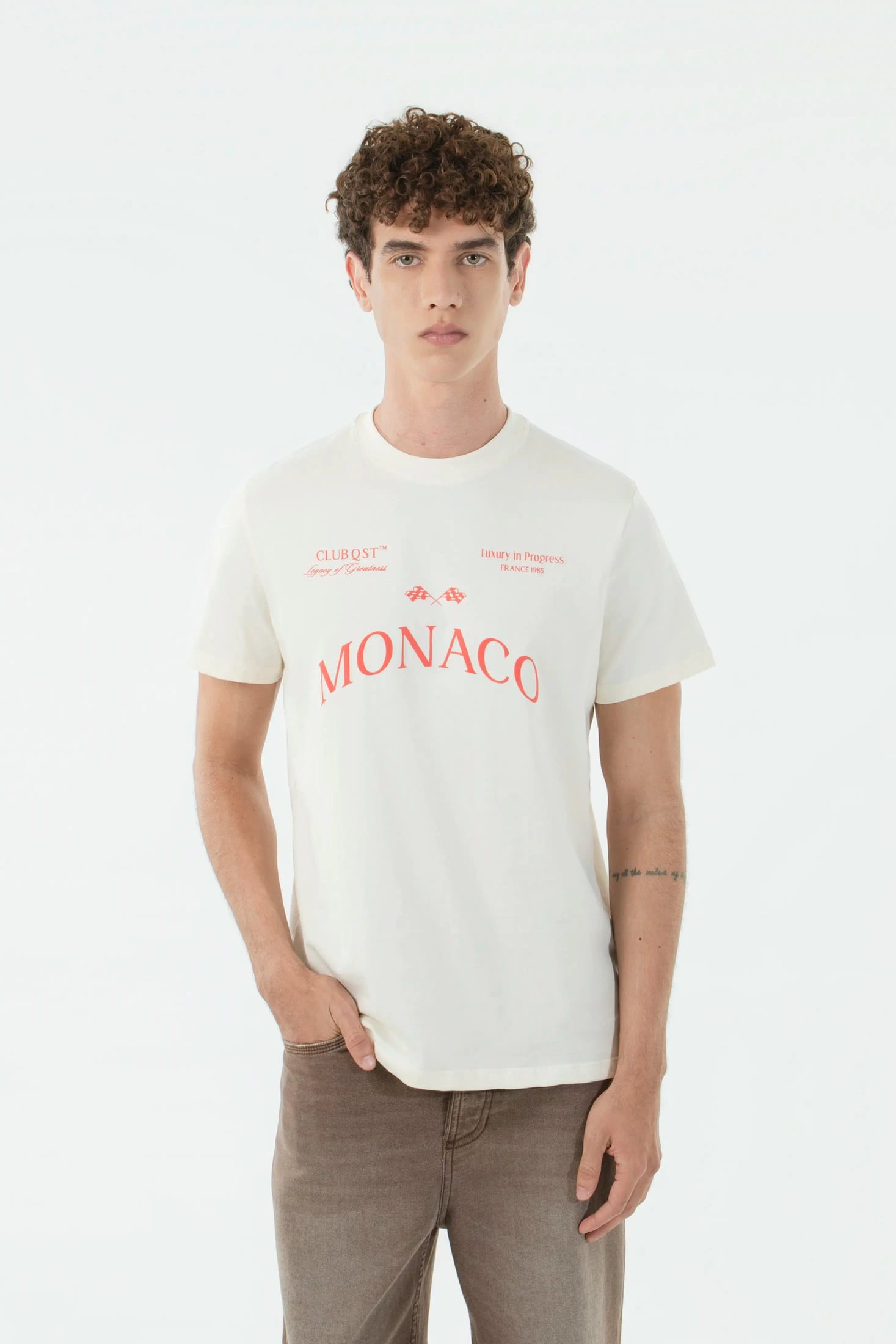 CAMISETA ESPECIAL ESTAMPADO LOCALIZADO COLOR IVORY - imagen 2