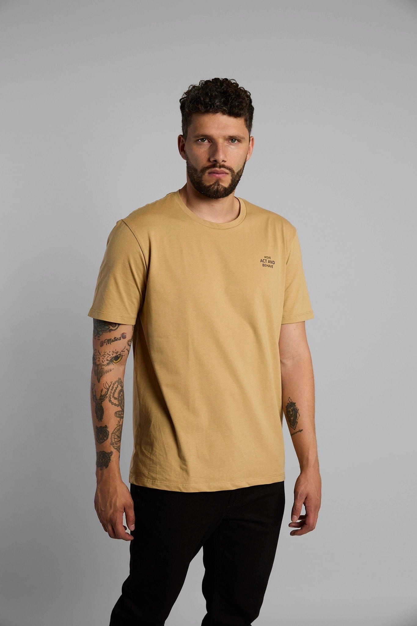 Camiseta Move Act Behave Beige - imagen 2