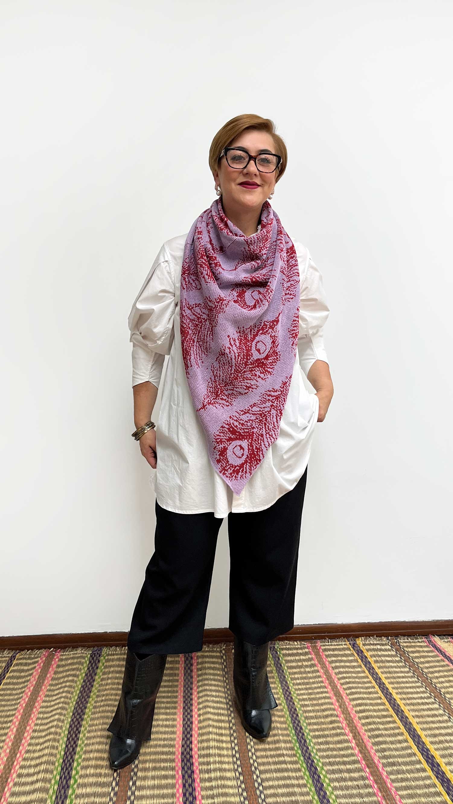 Poncho Plumas - lila y rojo - imagen 4