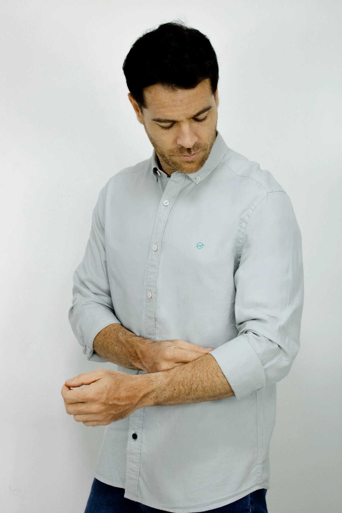Camisa Manga Larga Gris Oxford Para Hombre - imagen 2