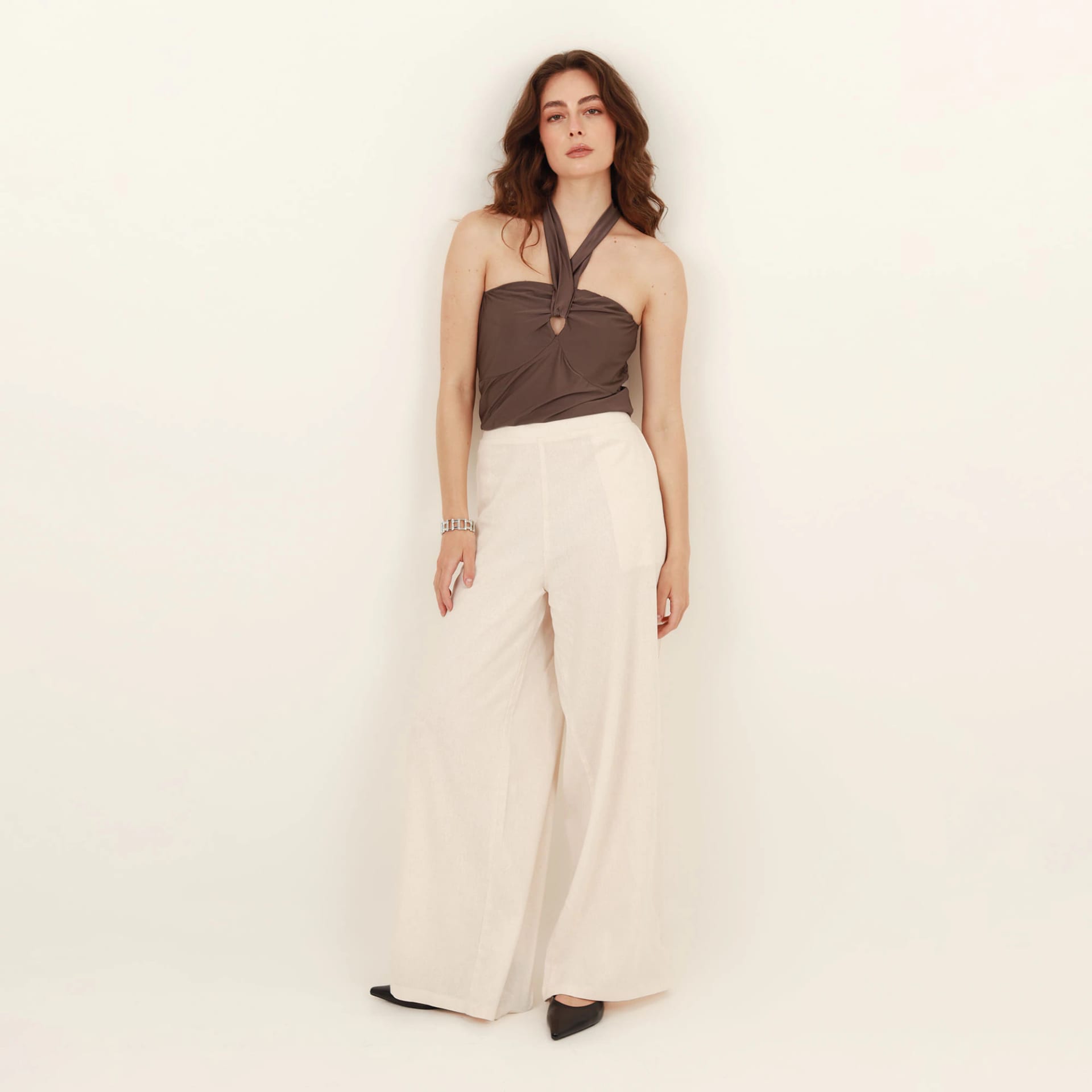 Camiseta strapless con lazo en cuello - imagen 4