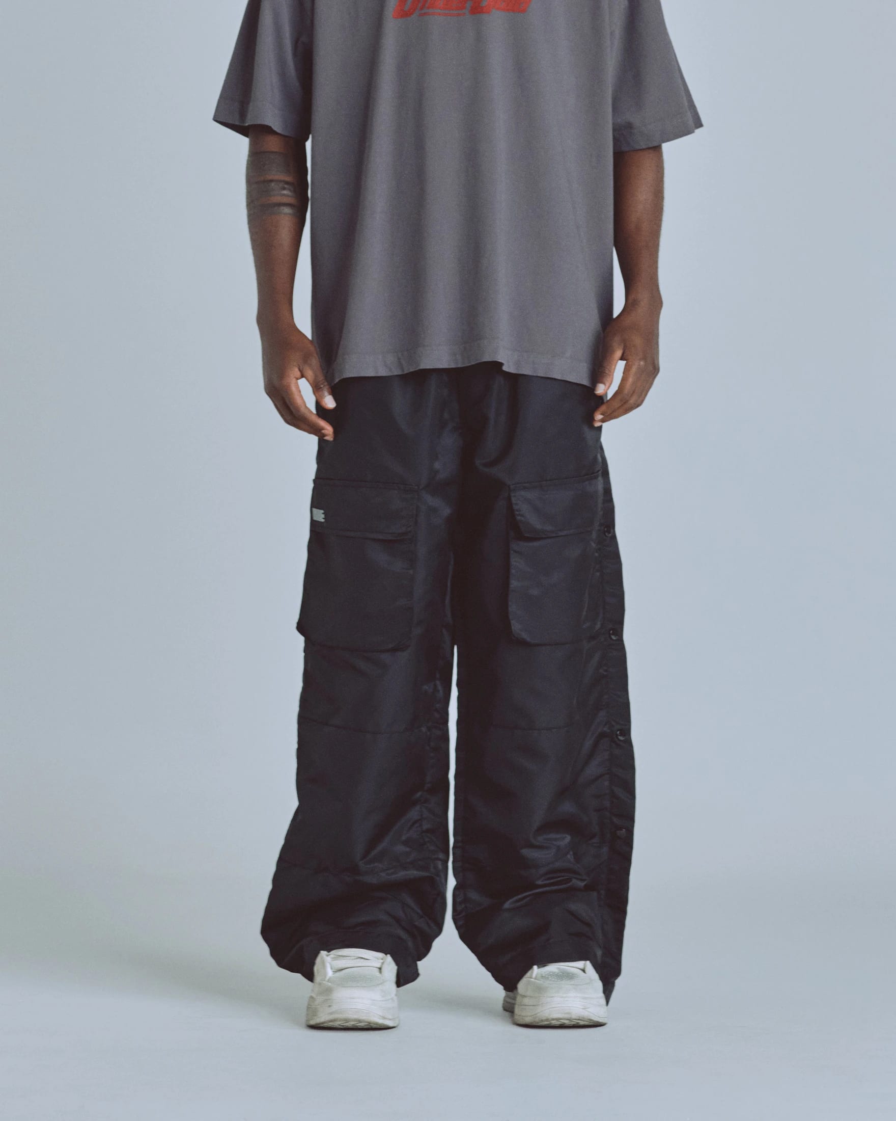 Basics Side Buttons Cargo Pants Black - imagen 2