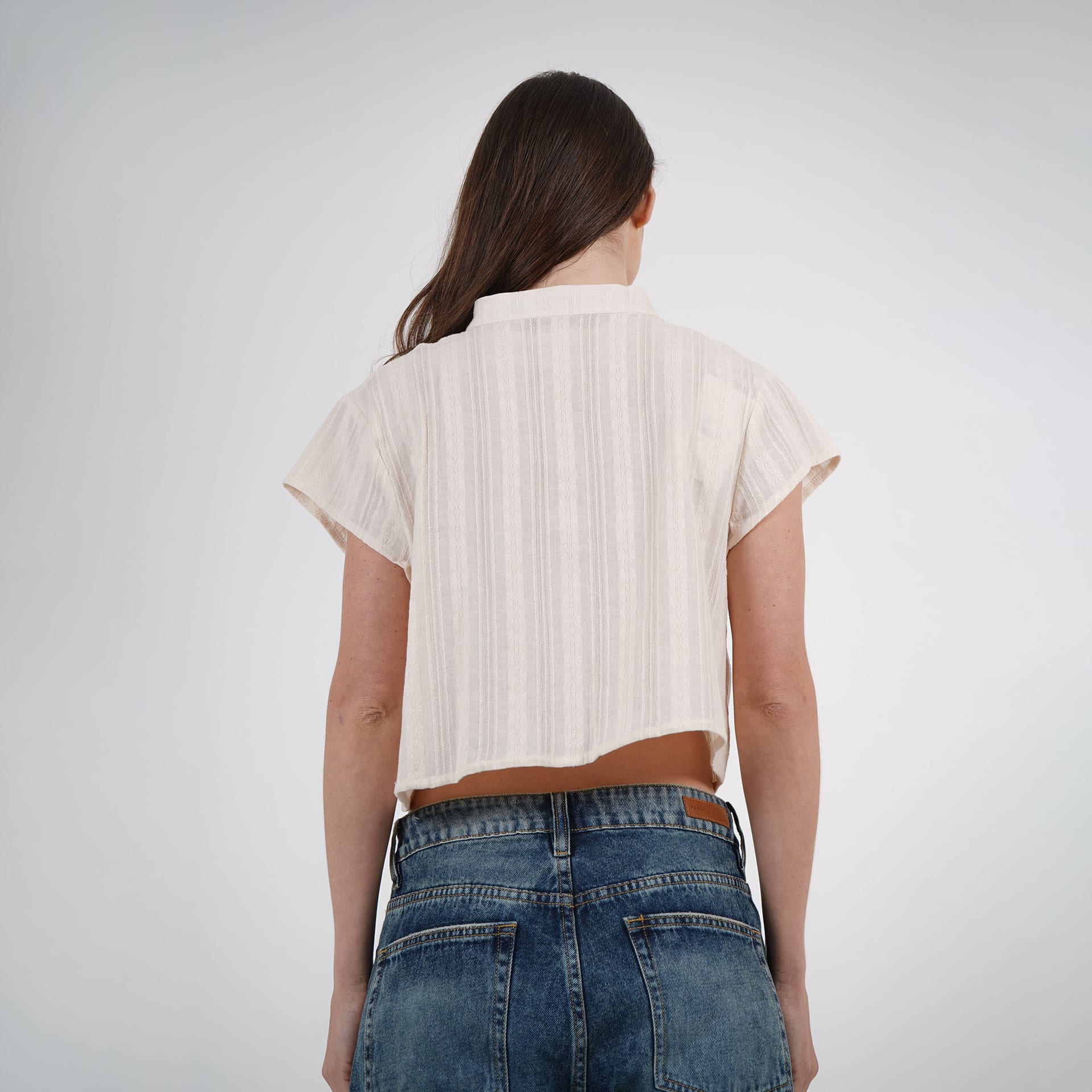 Blusa abierta cuello nerú manga corta doble función con textura - imagen 4